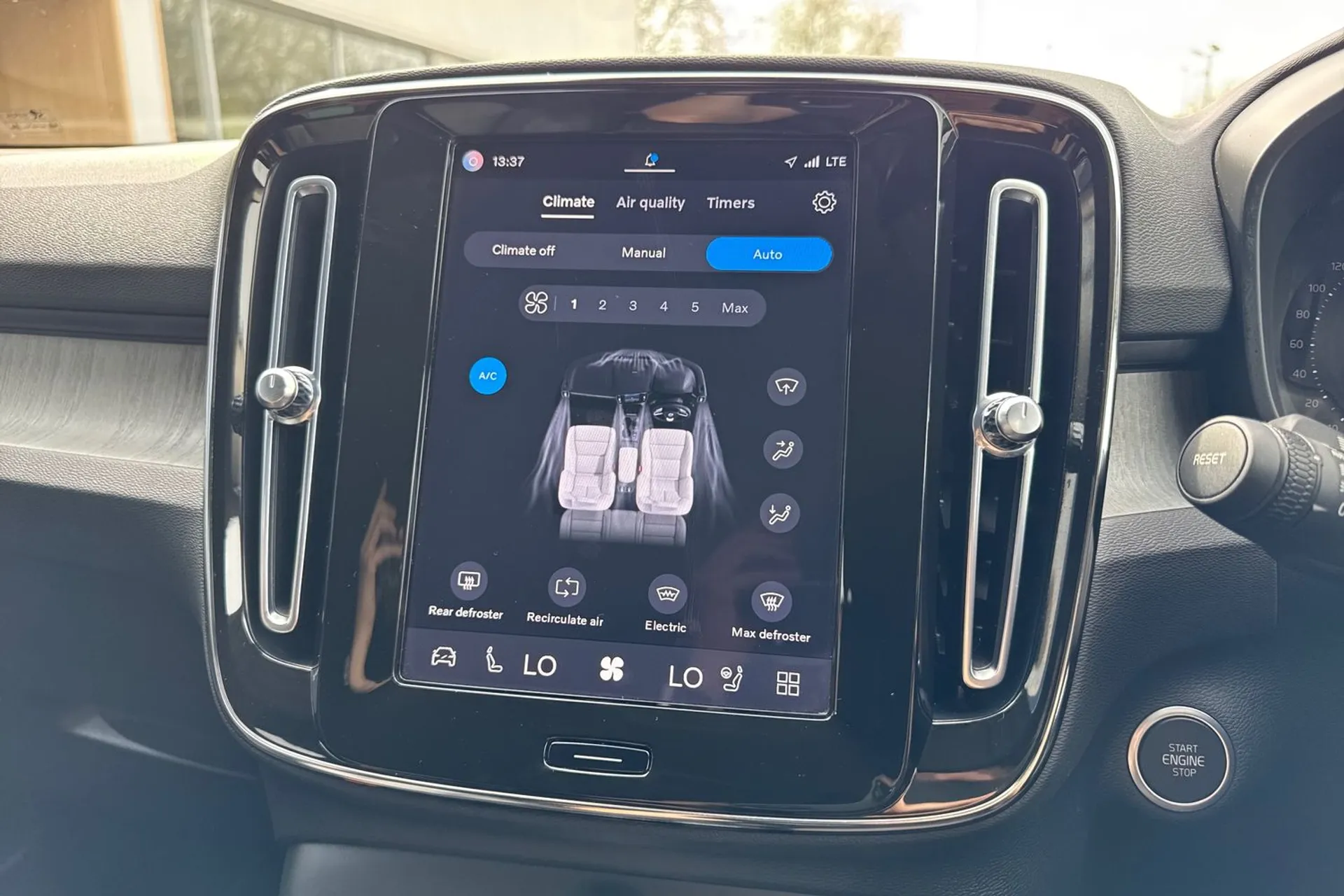 Volvo XC40 thumbnail image number 38