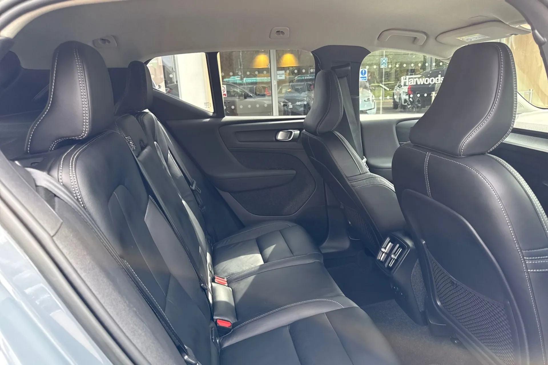 Volvo XC40 thumbnail image number 23