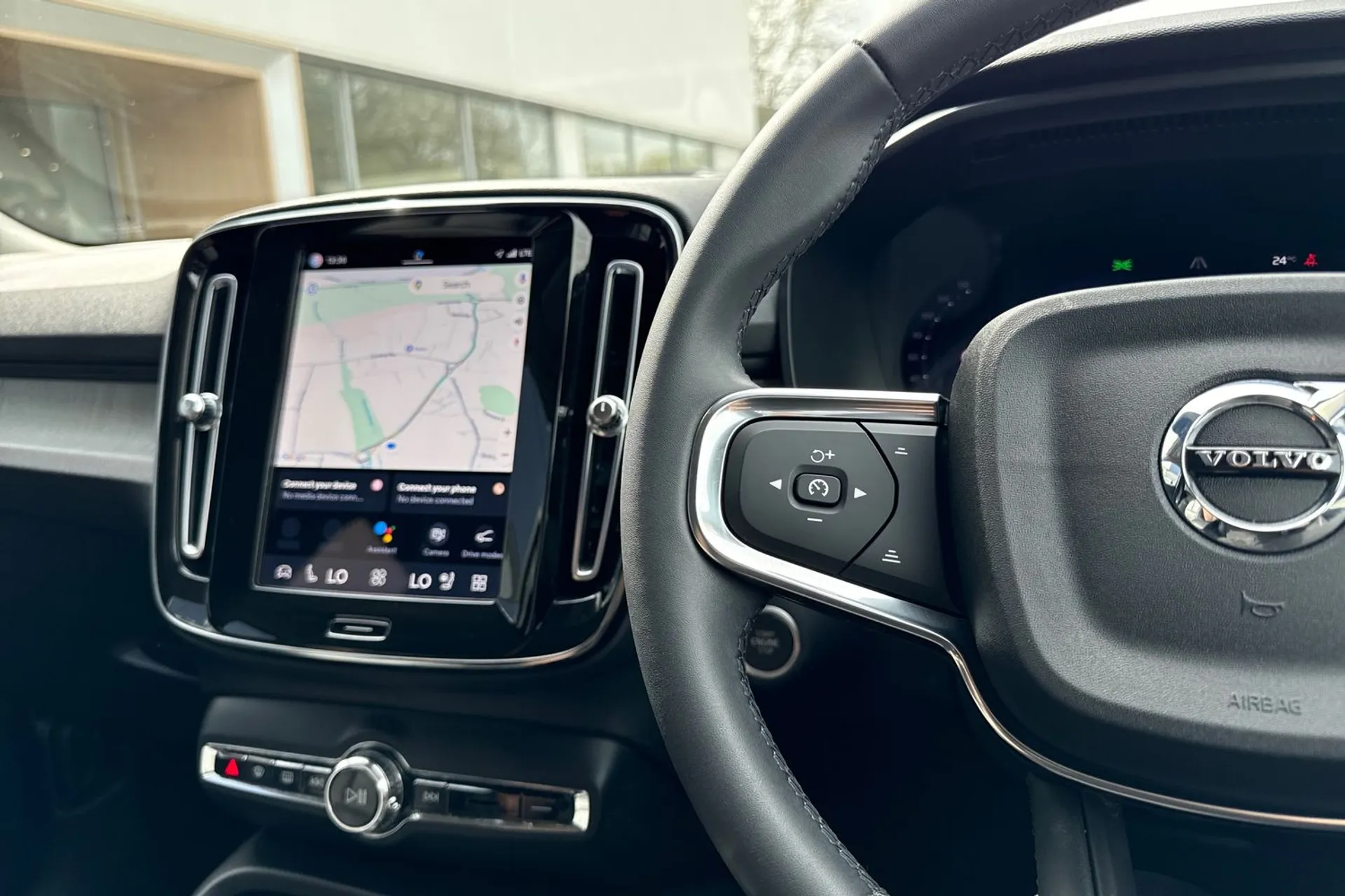 Volvo XC40 thumbnail image number 36