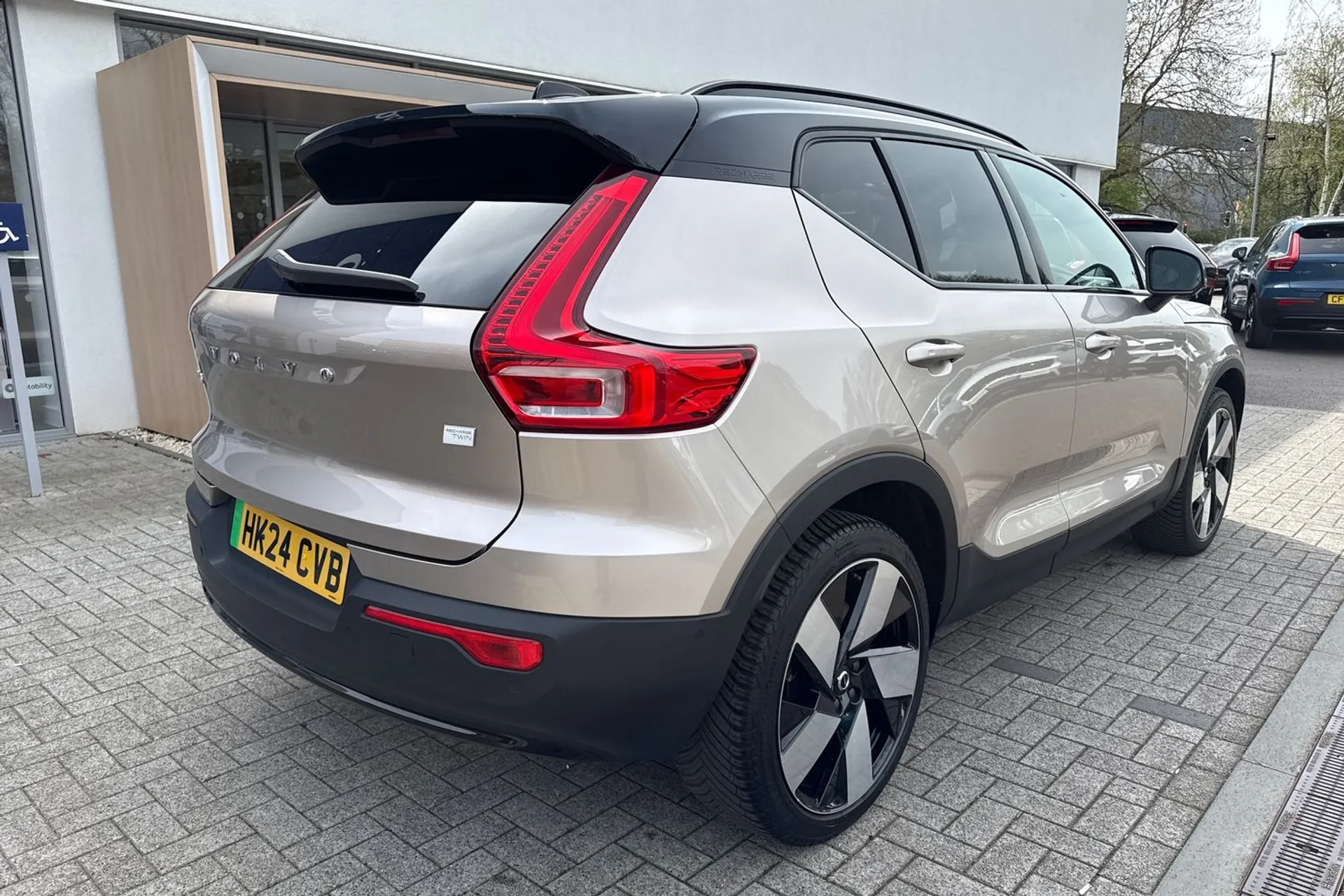 Volvo EX40 thumbnail image number 8