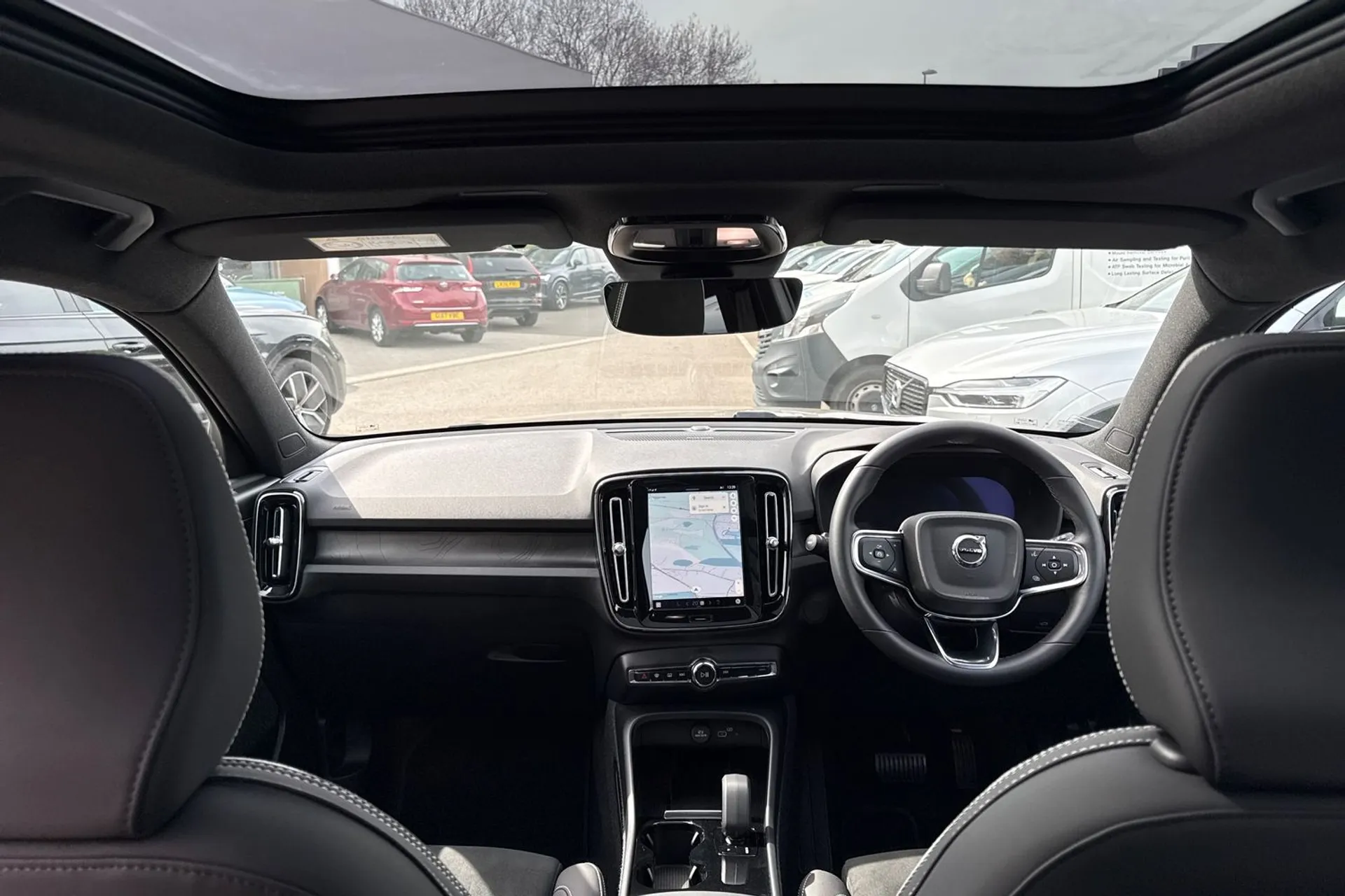 Volvo EX40 thumbnail image number 3