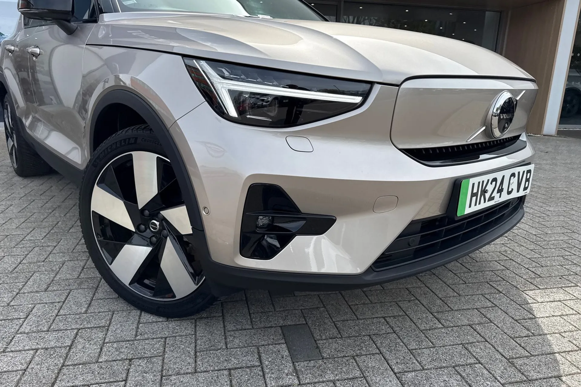 Volvo EX40 thumbnail image number 7