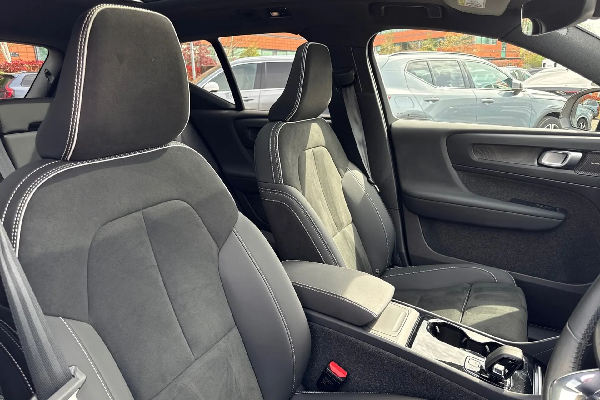 Volvo EX40 thumbnail image number 26