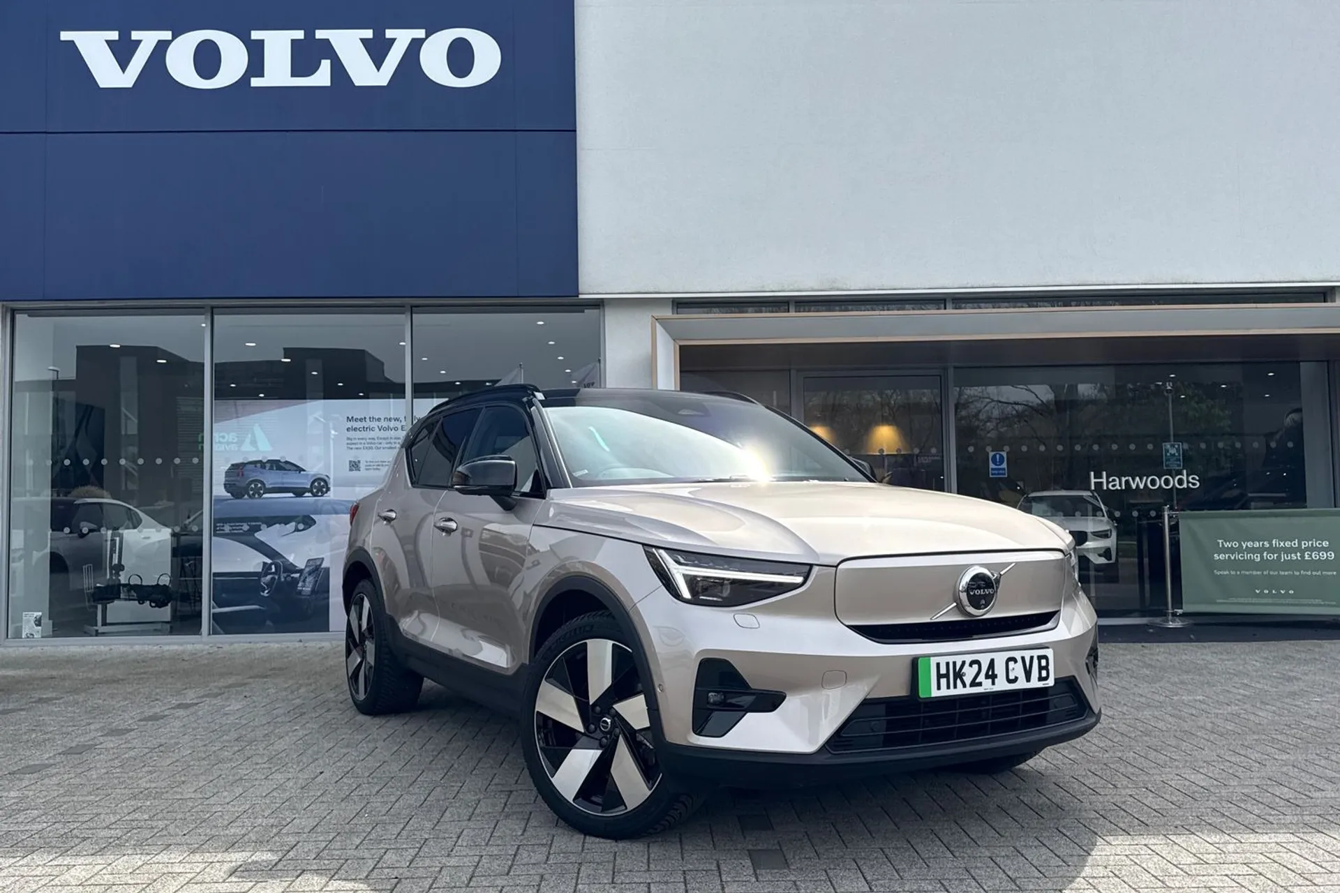 Volvo EX40 focused image