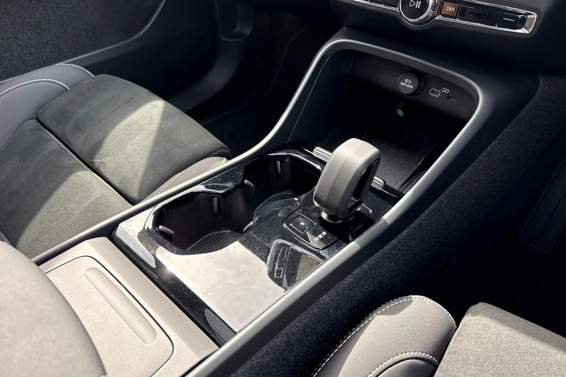 Volvo EX40 thumbnail image number 44