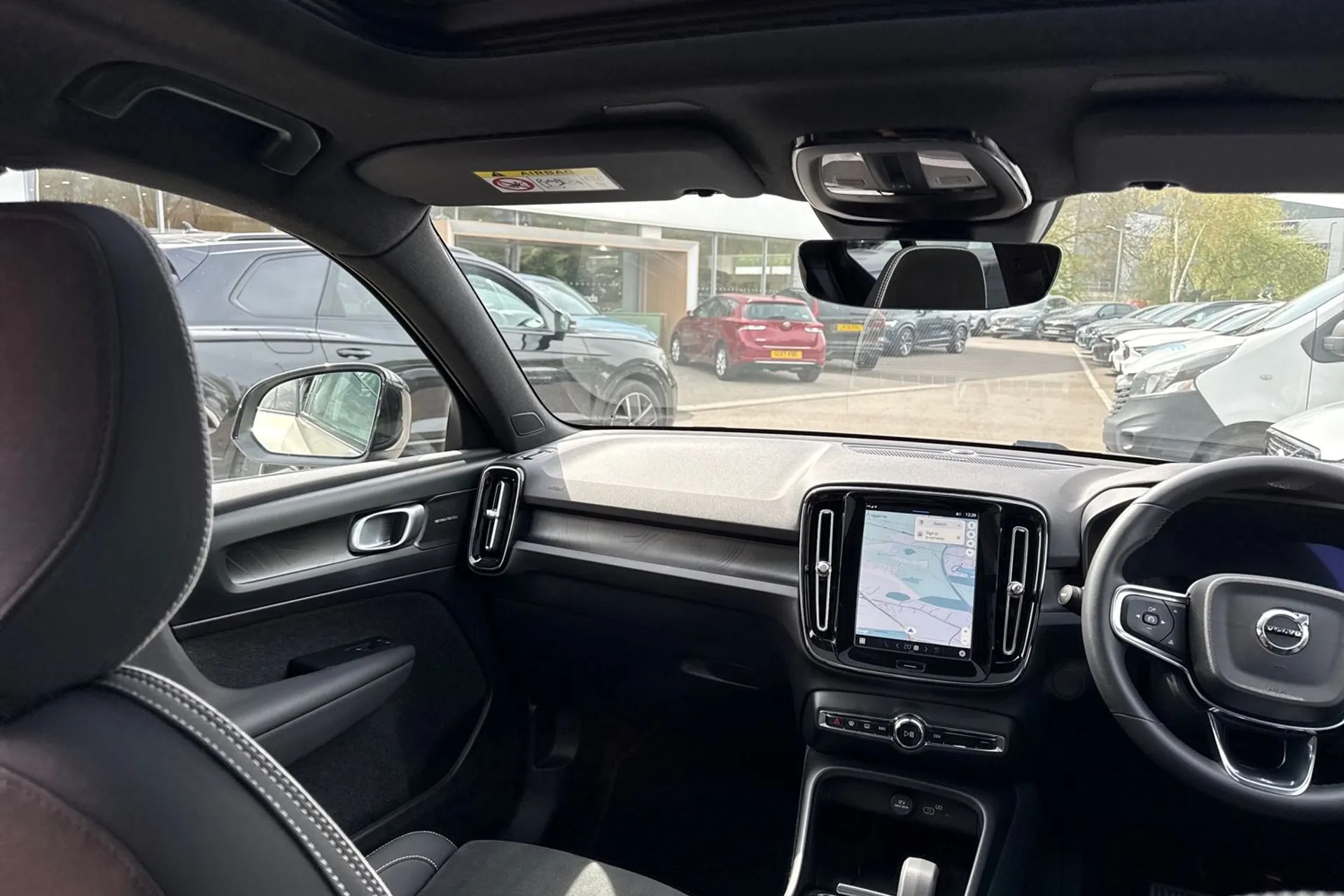 Volvo EX40 thumbnail image number 32