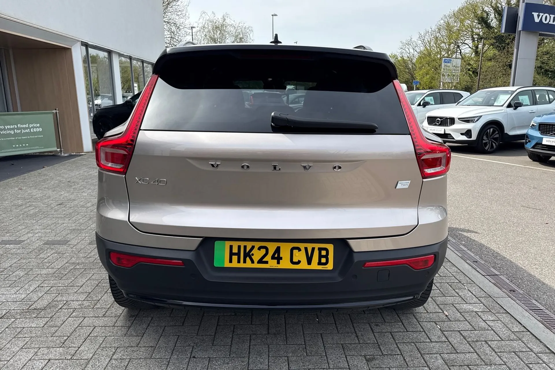 Volvo EX40 thumbnail image number 9