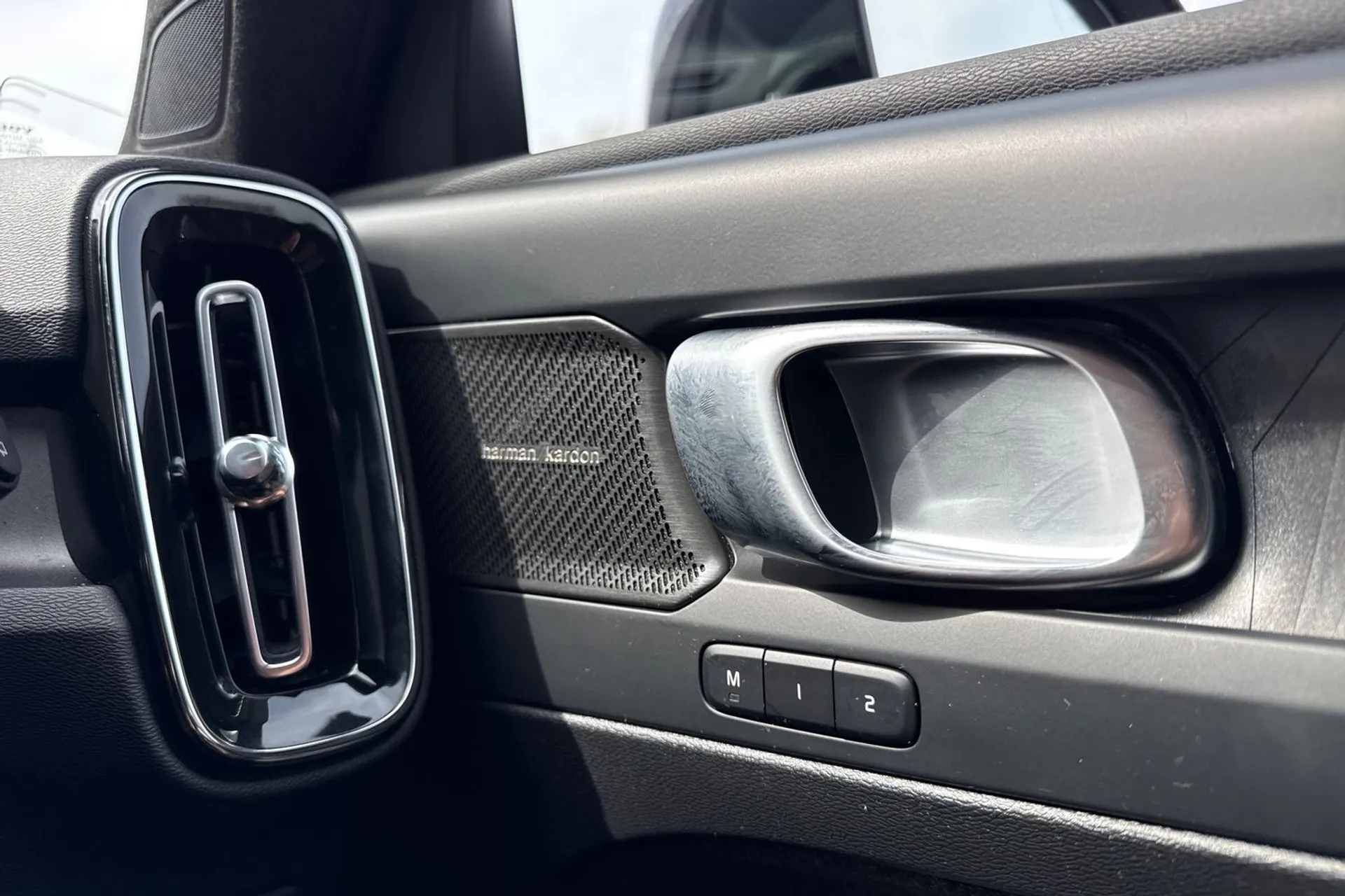 Volvo EX40 thumbnail image number 43