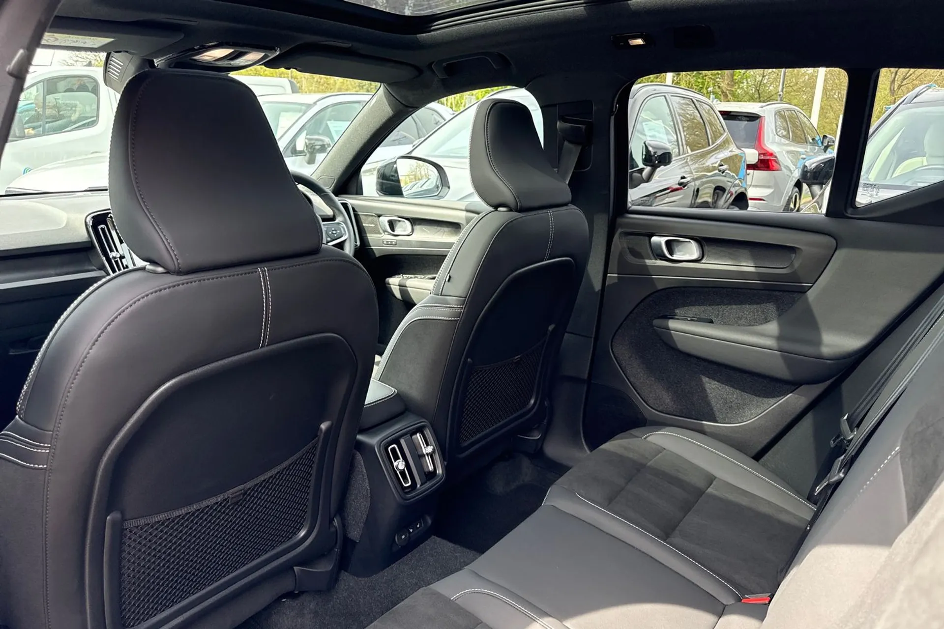 Volvo EX40 thumbnail image number 30