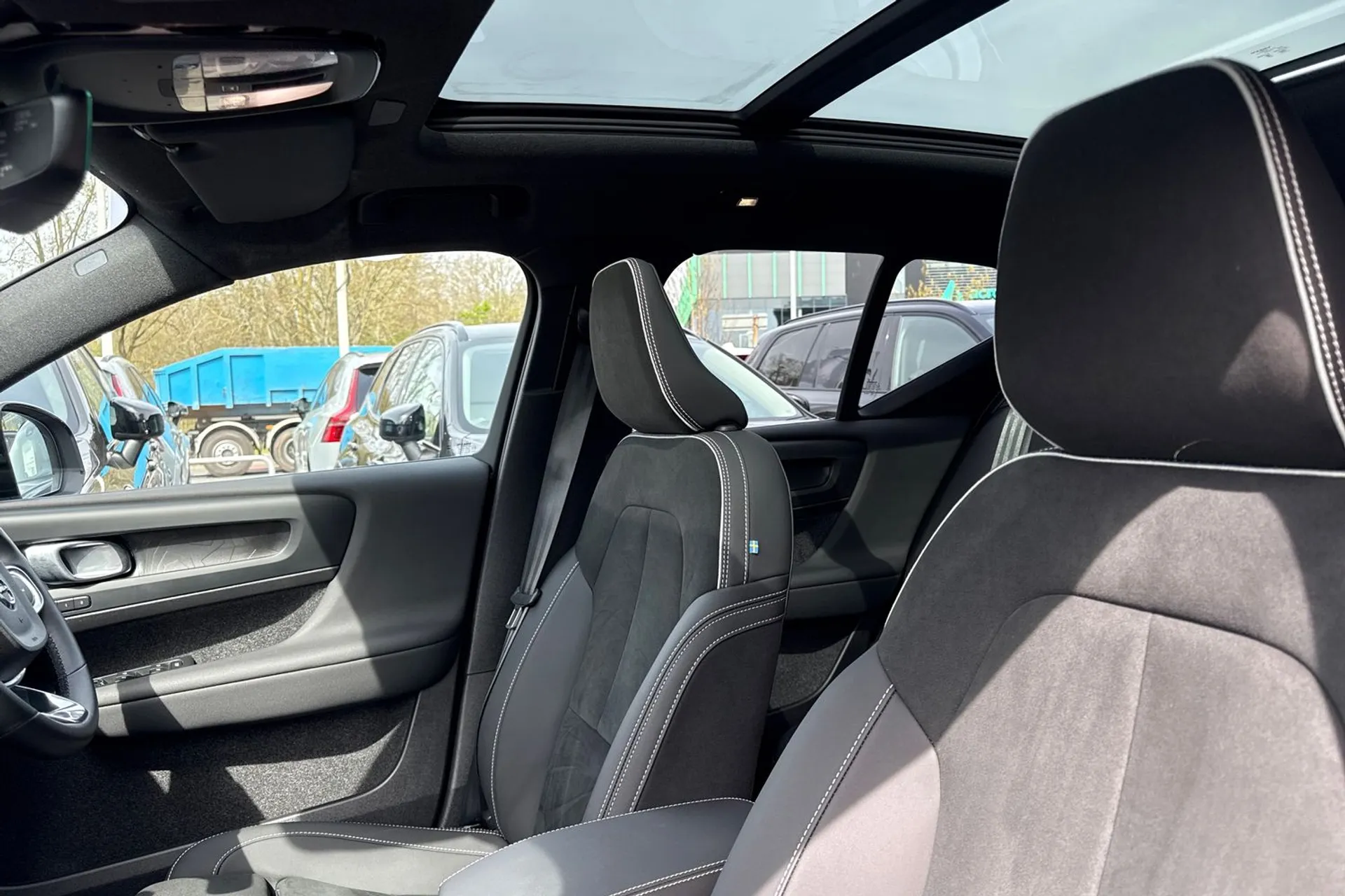 Volvo EX40 thumbnail image number 29