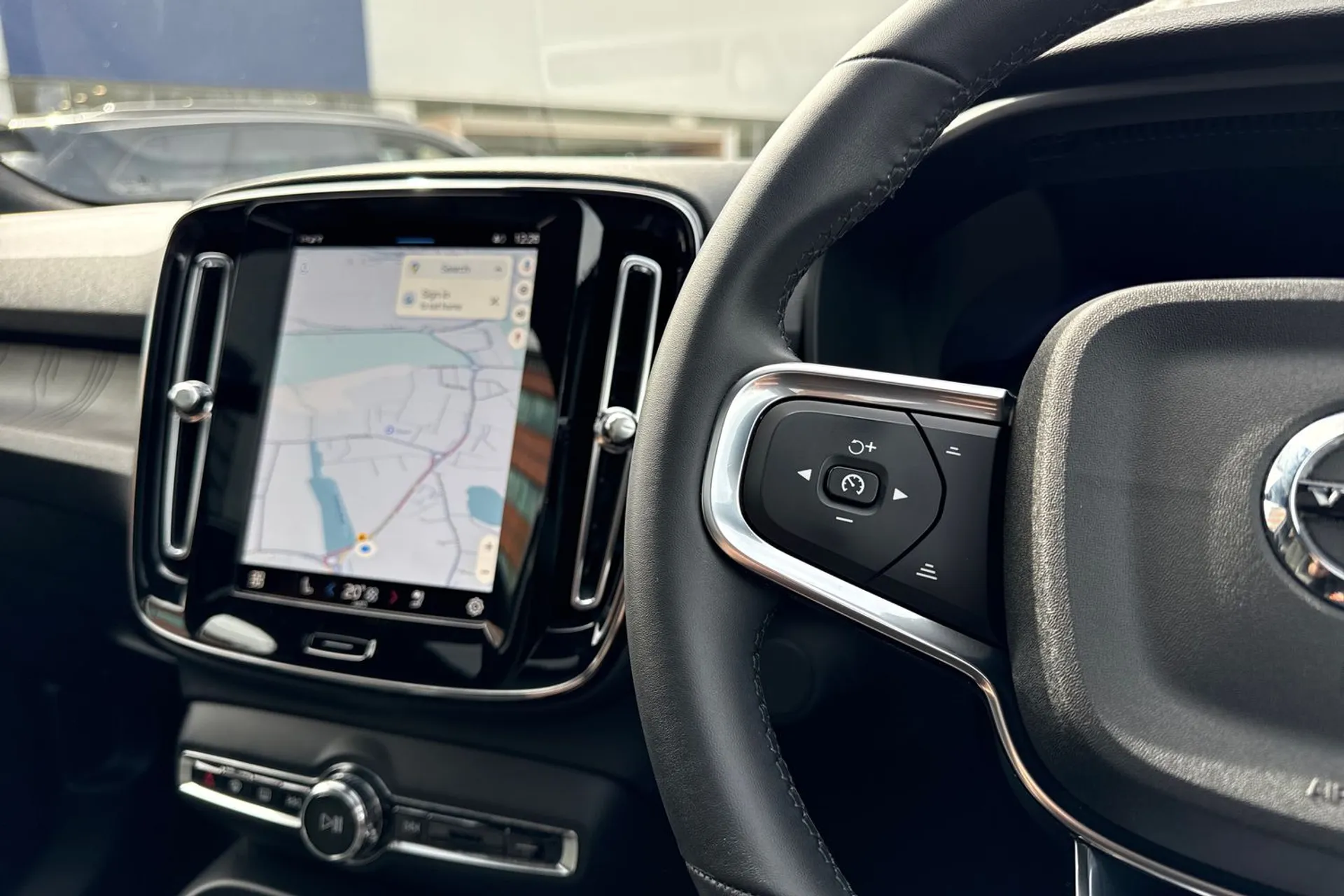 Volvo EX40 thumbnail image number 36