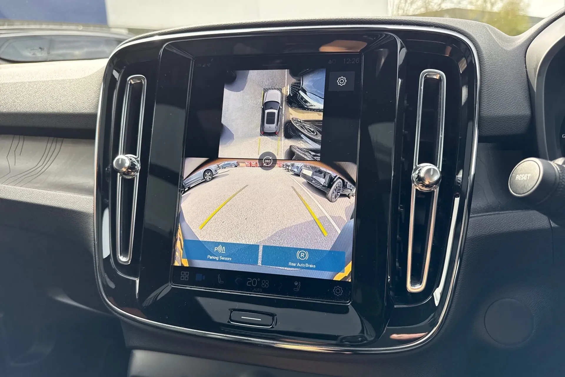 Volvo EX40 thumbnail image number 38