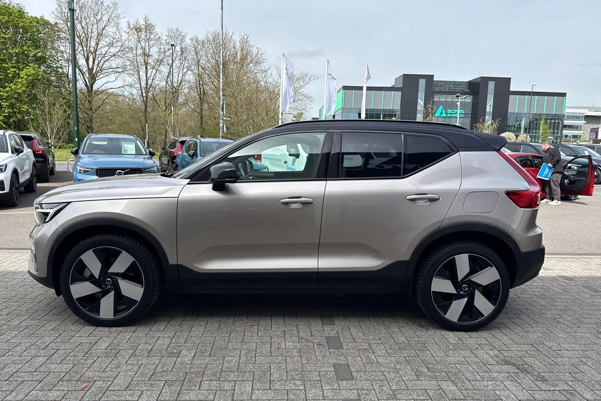 Volvo EX40 thumbnail image number 11