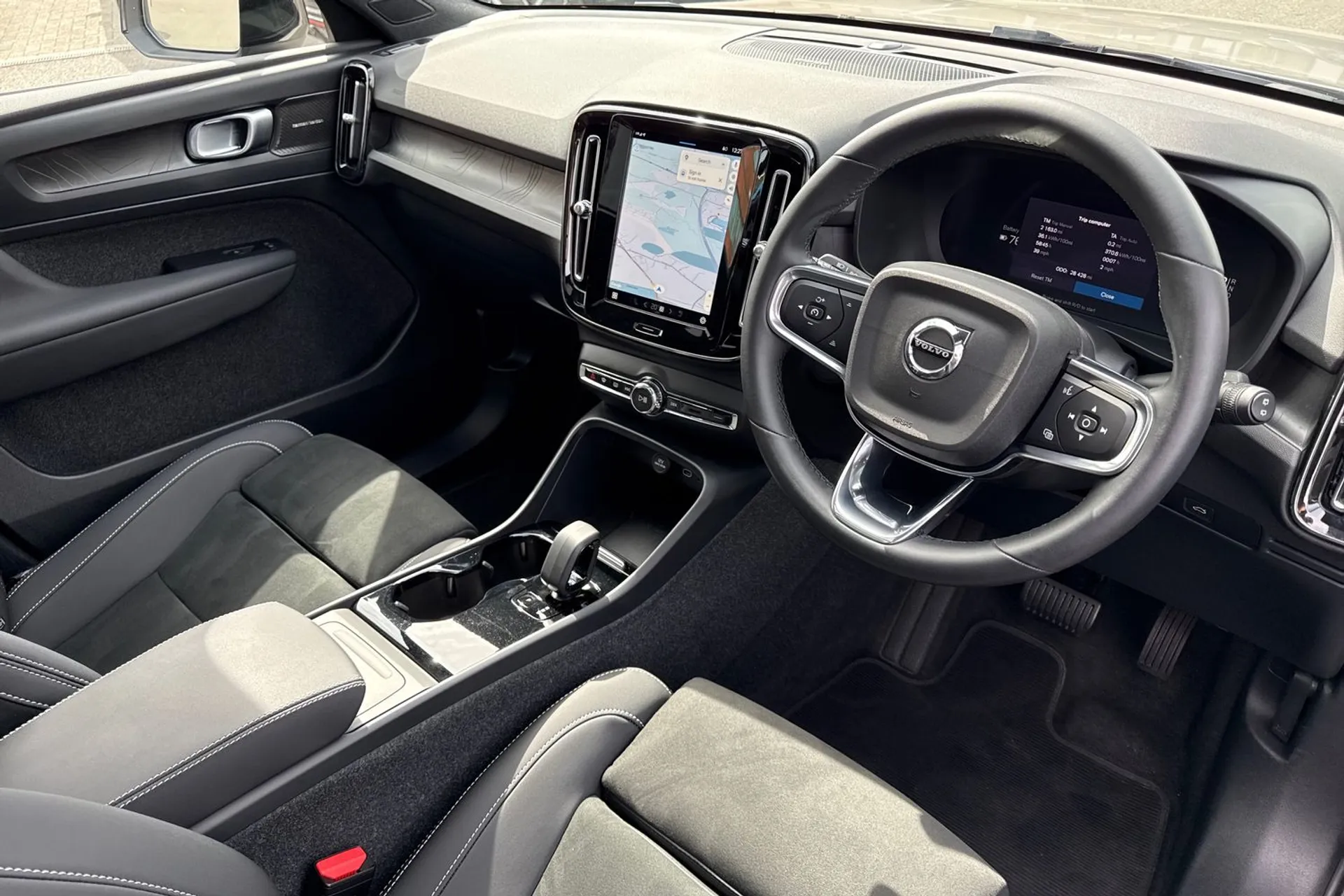 Volvo EX40 thumbnail image number 6