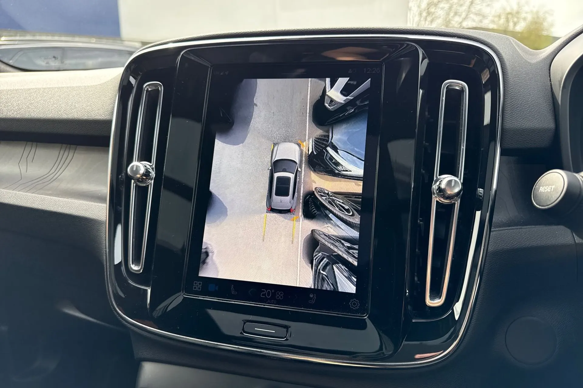 Volvo EX40 thumbnail image number 4