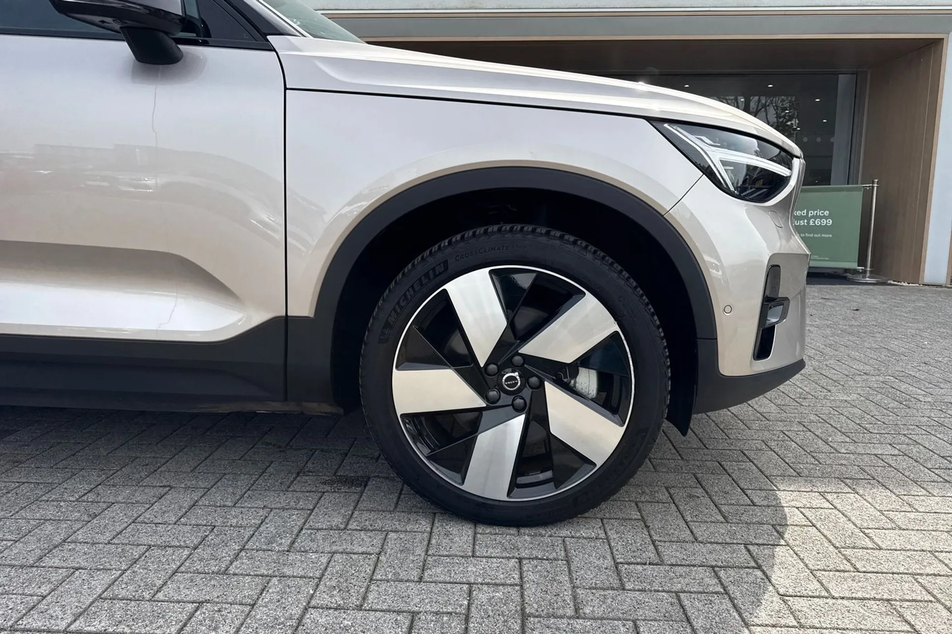 Volvo EX40 thumbnail image number 14