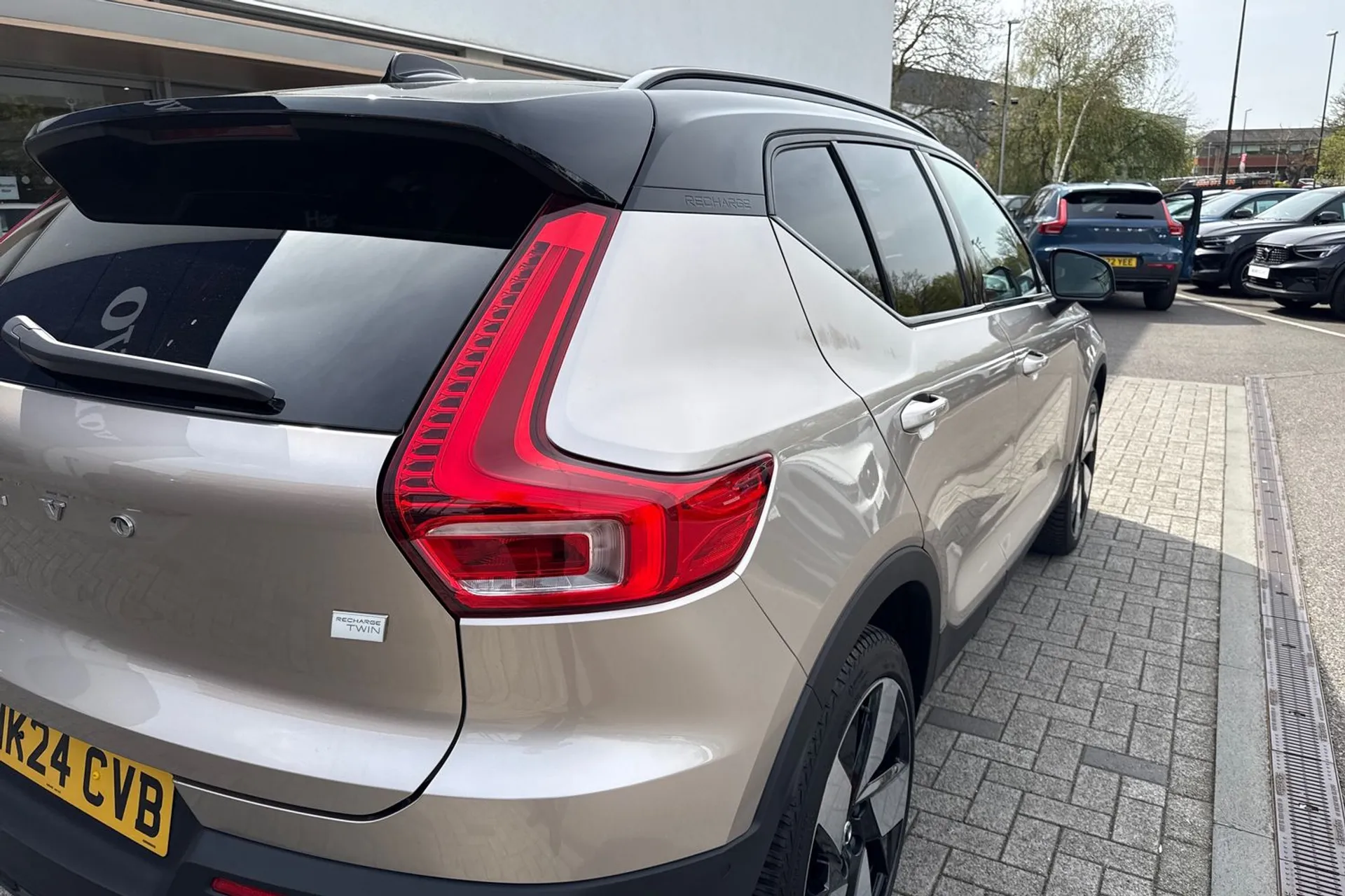 Volvo EX40 thumbnail image number 15