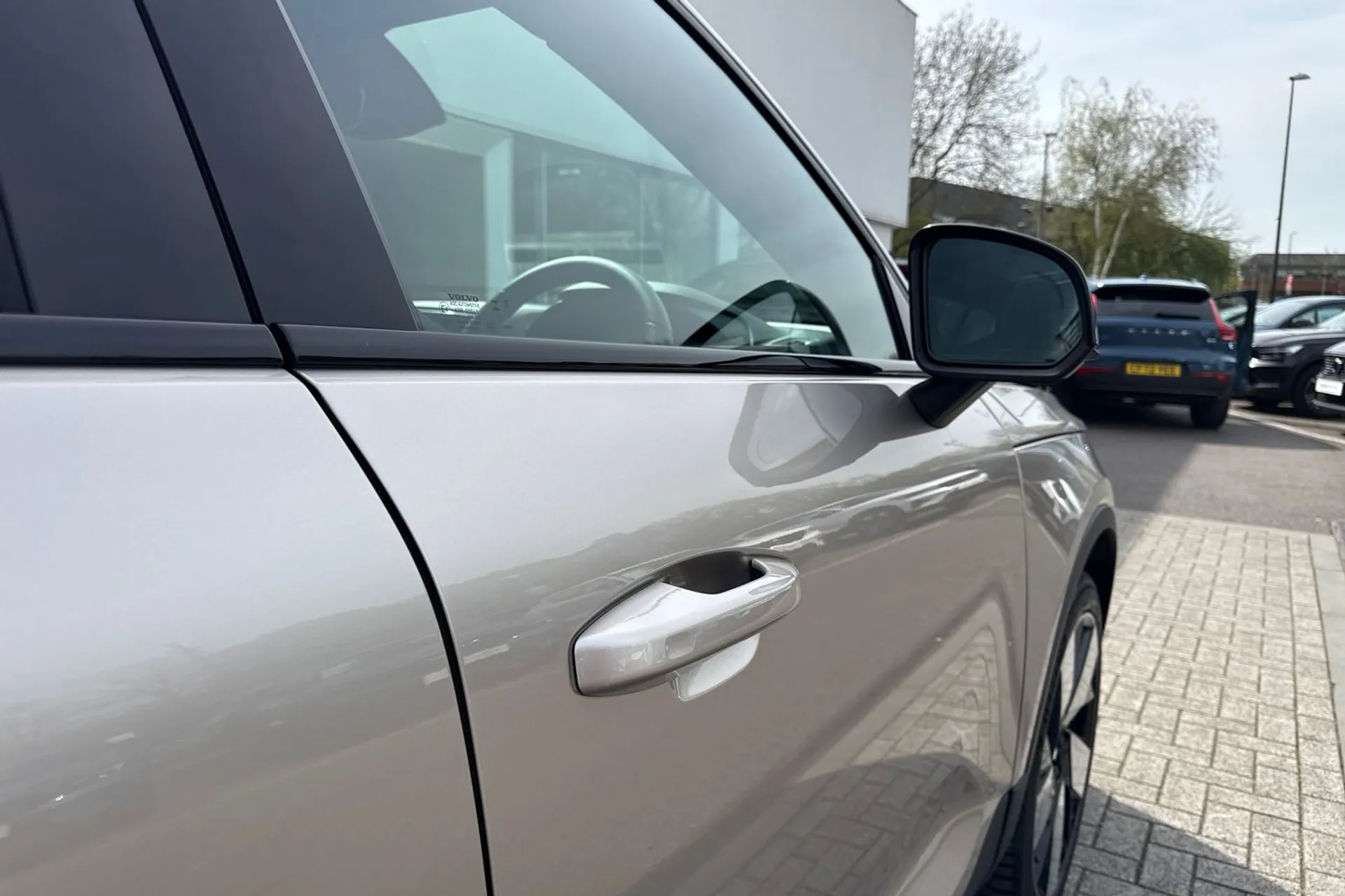 Volvo EX40 thumbnail image number 17