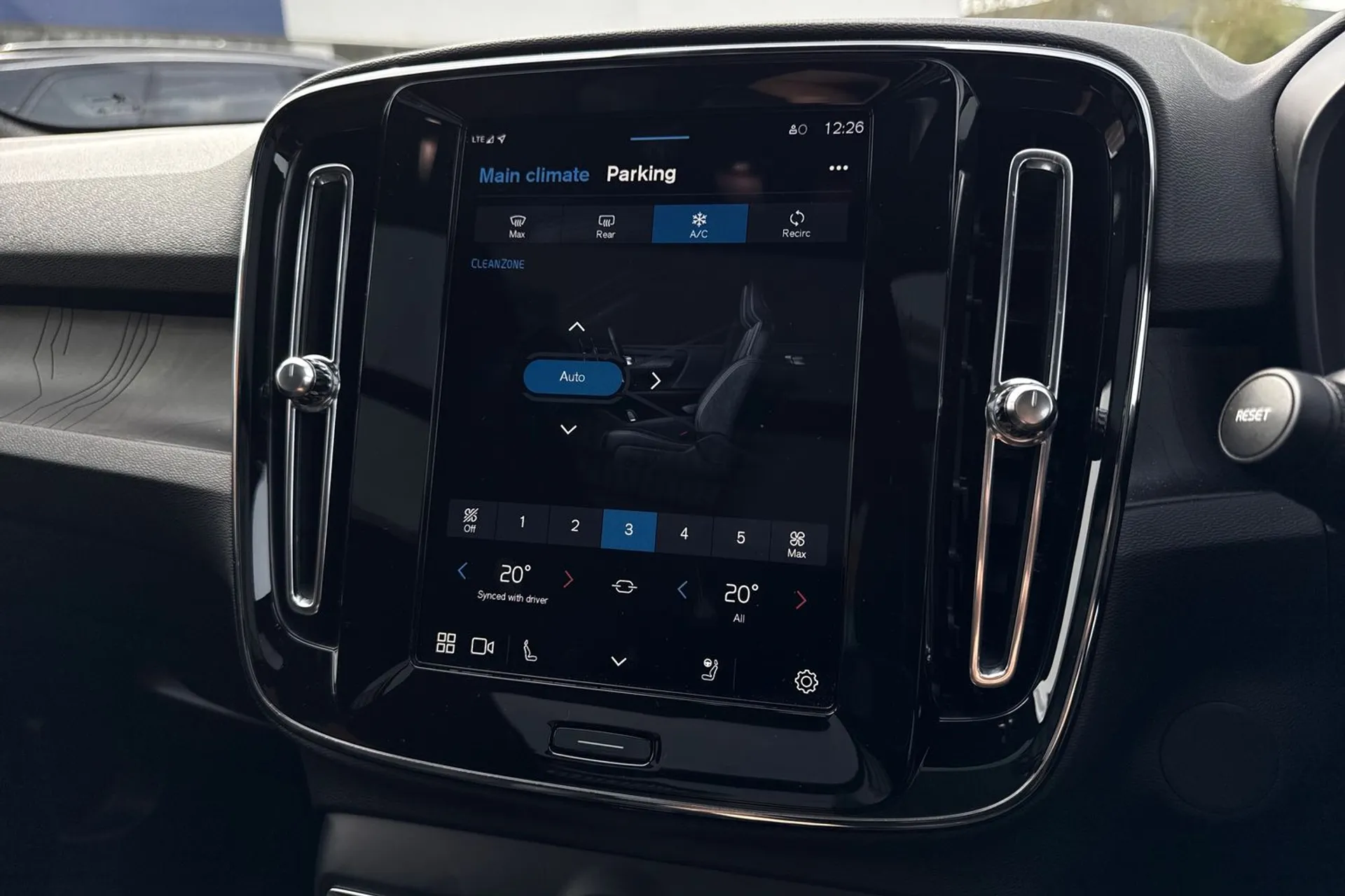 Volvo EX40 thumbnail image number 39