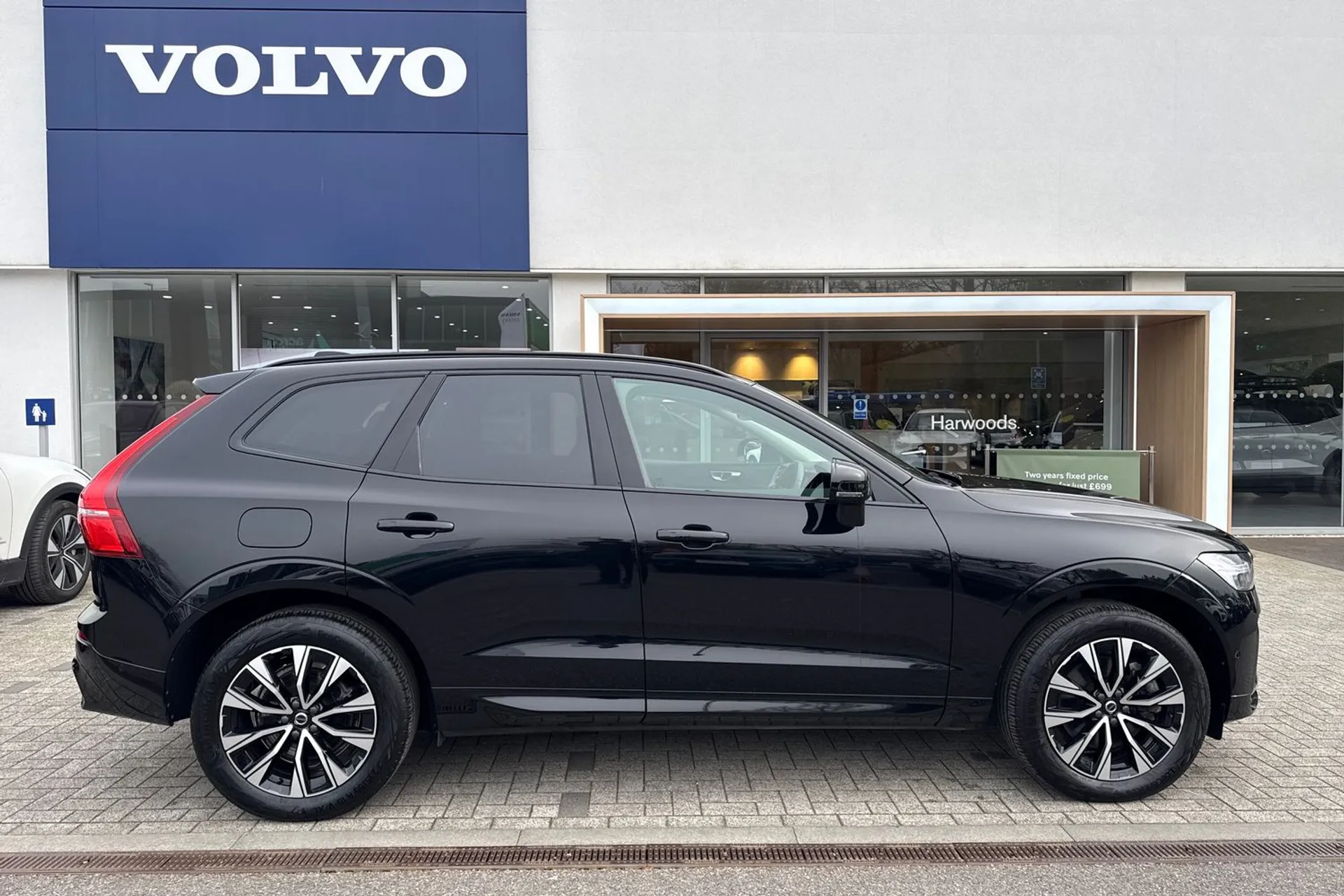 Volvo XC60 thumbnail image number 2