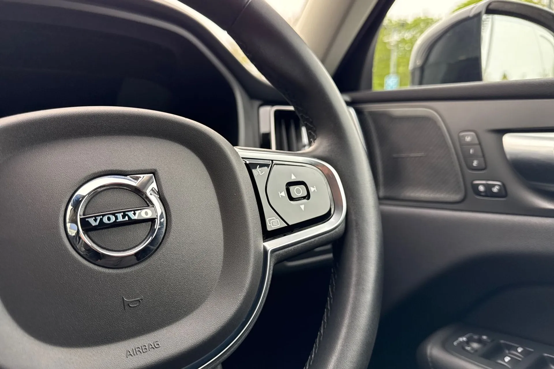 Volvo XC60 thumbnail image number 37