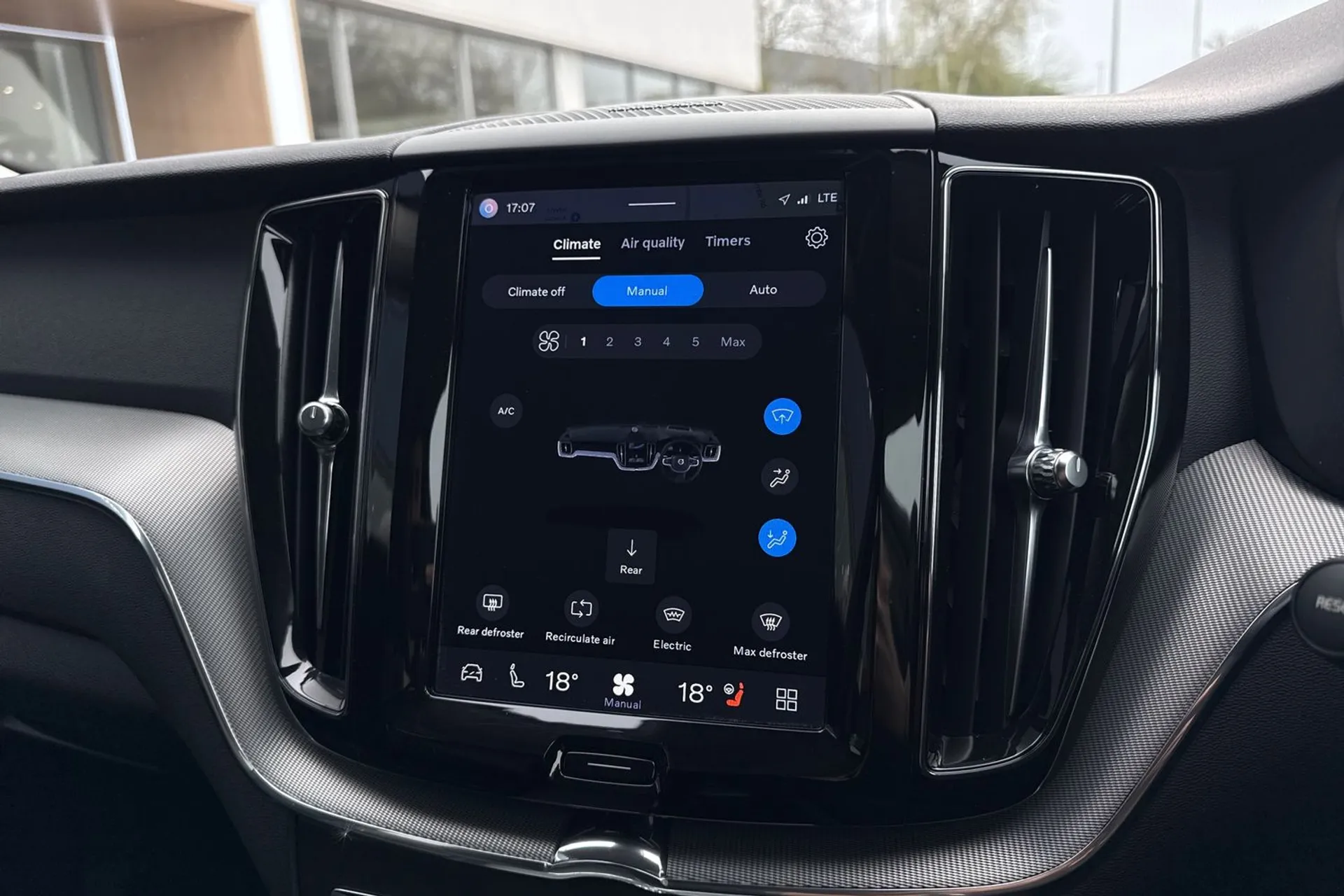 Volvo XC60 thumbnail image number 39