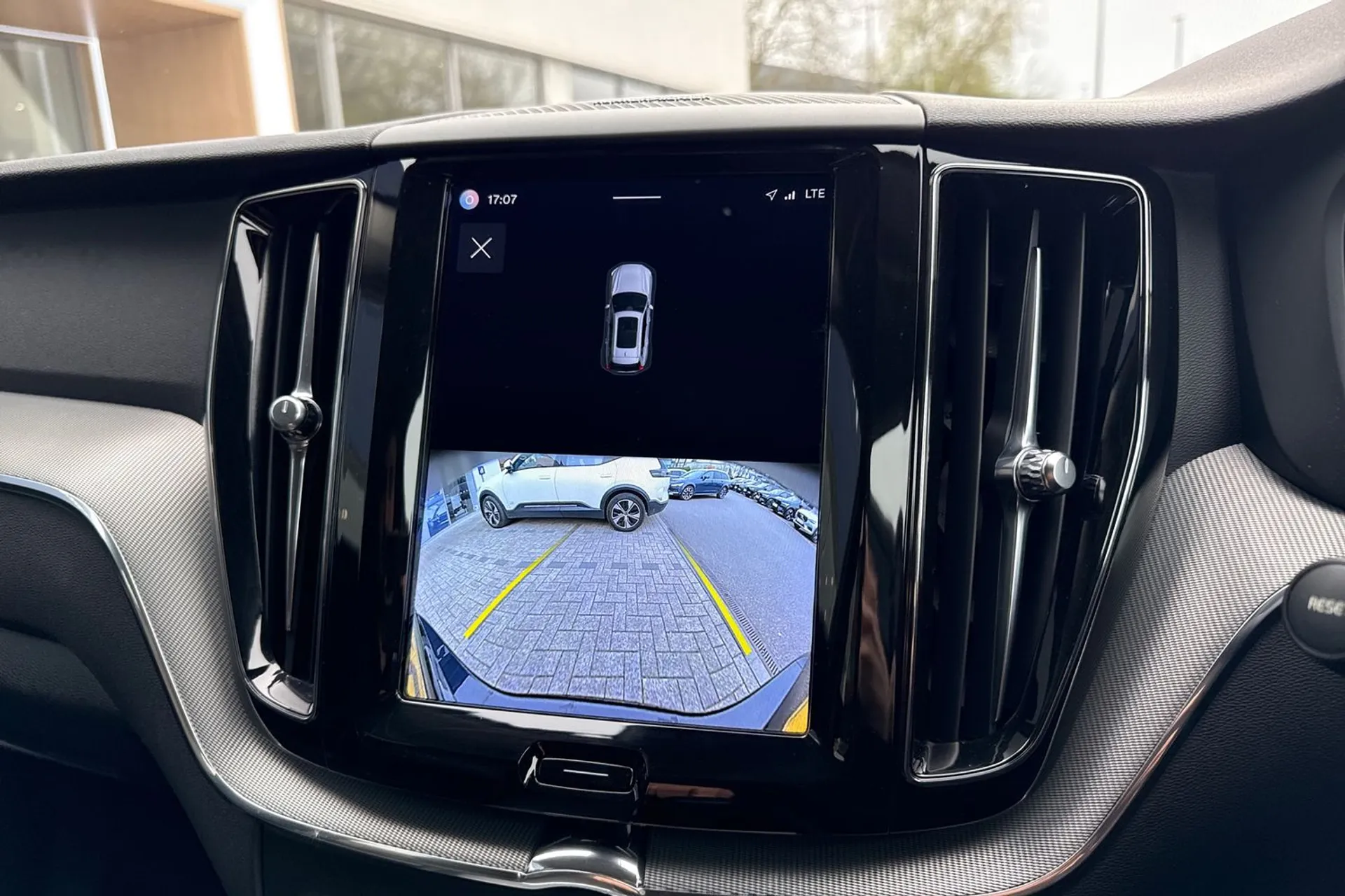 Volvo XC60 thumbnail image number 38