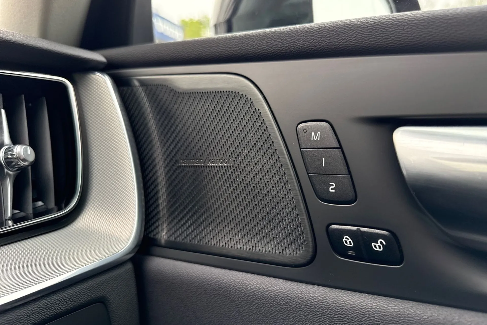 Volvo XC60 thumbnail image number 43