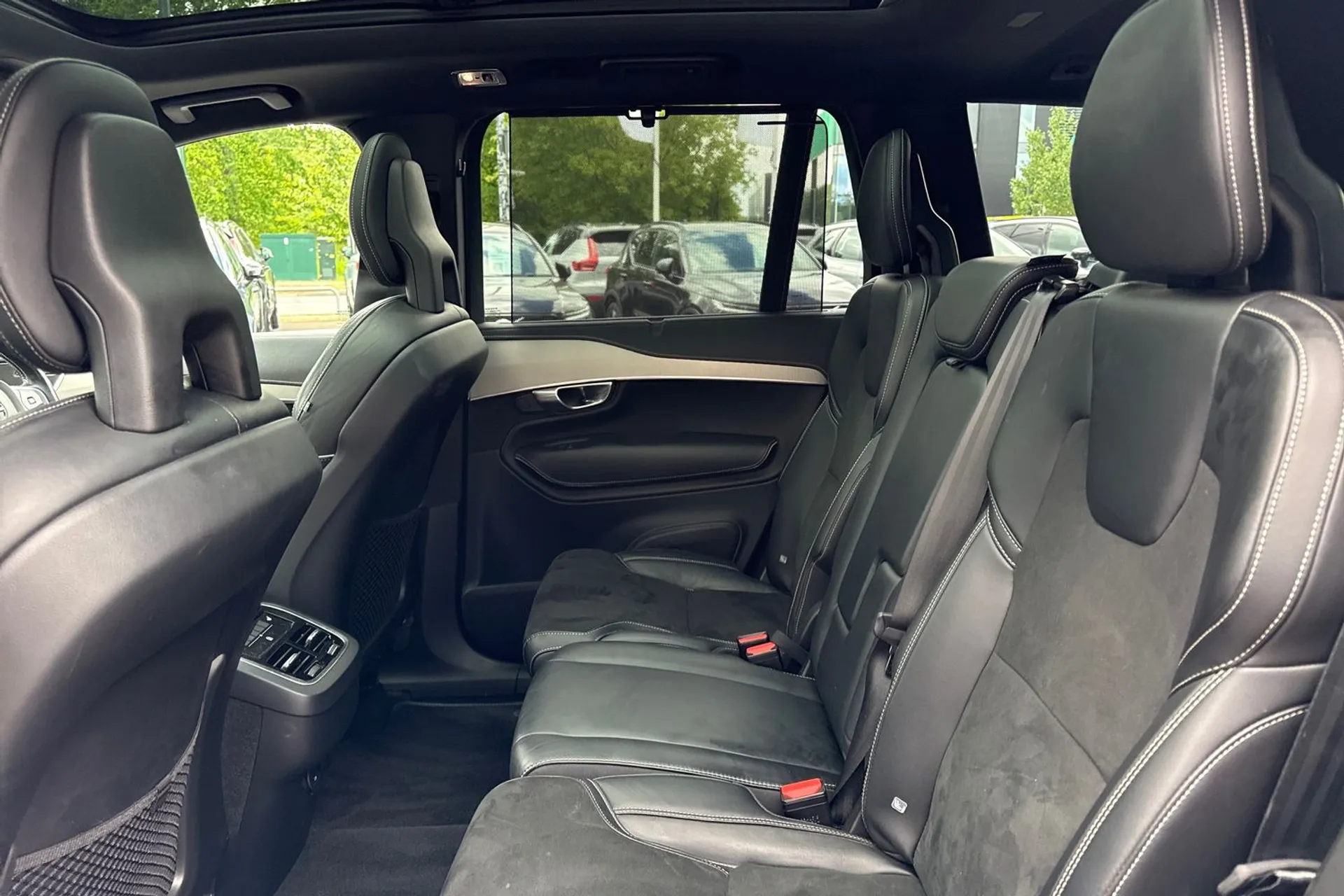 Volvo XC90 thumbnail image number 32