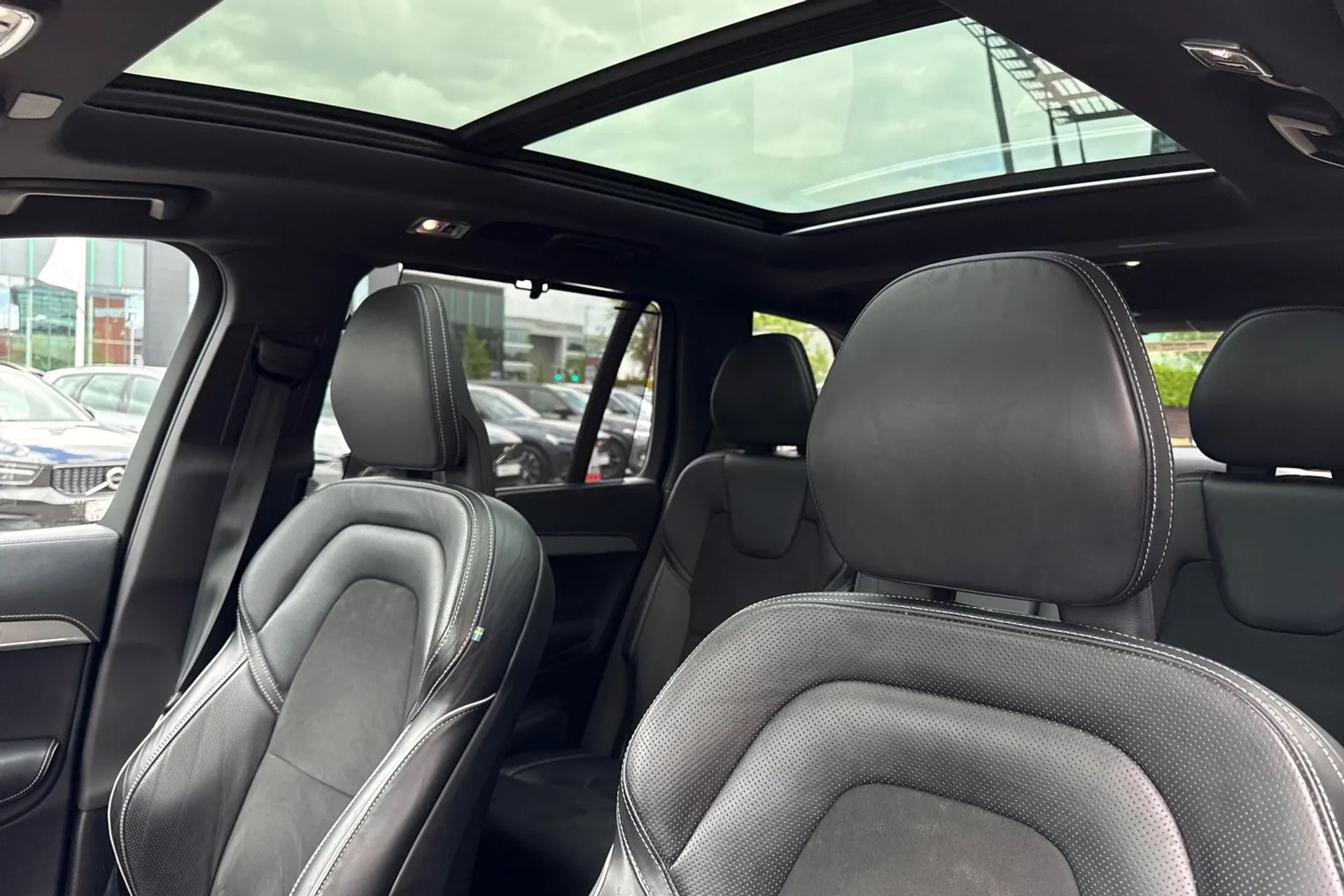 Volvo XC90 thumbnail image number 31
