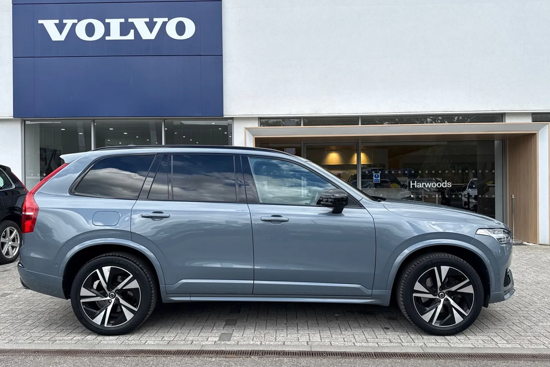 Volvo XC90 thumbnail image number 2