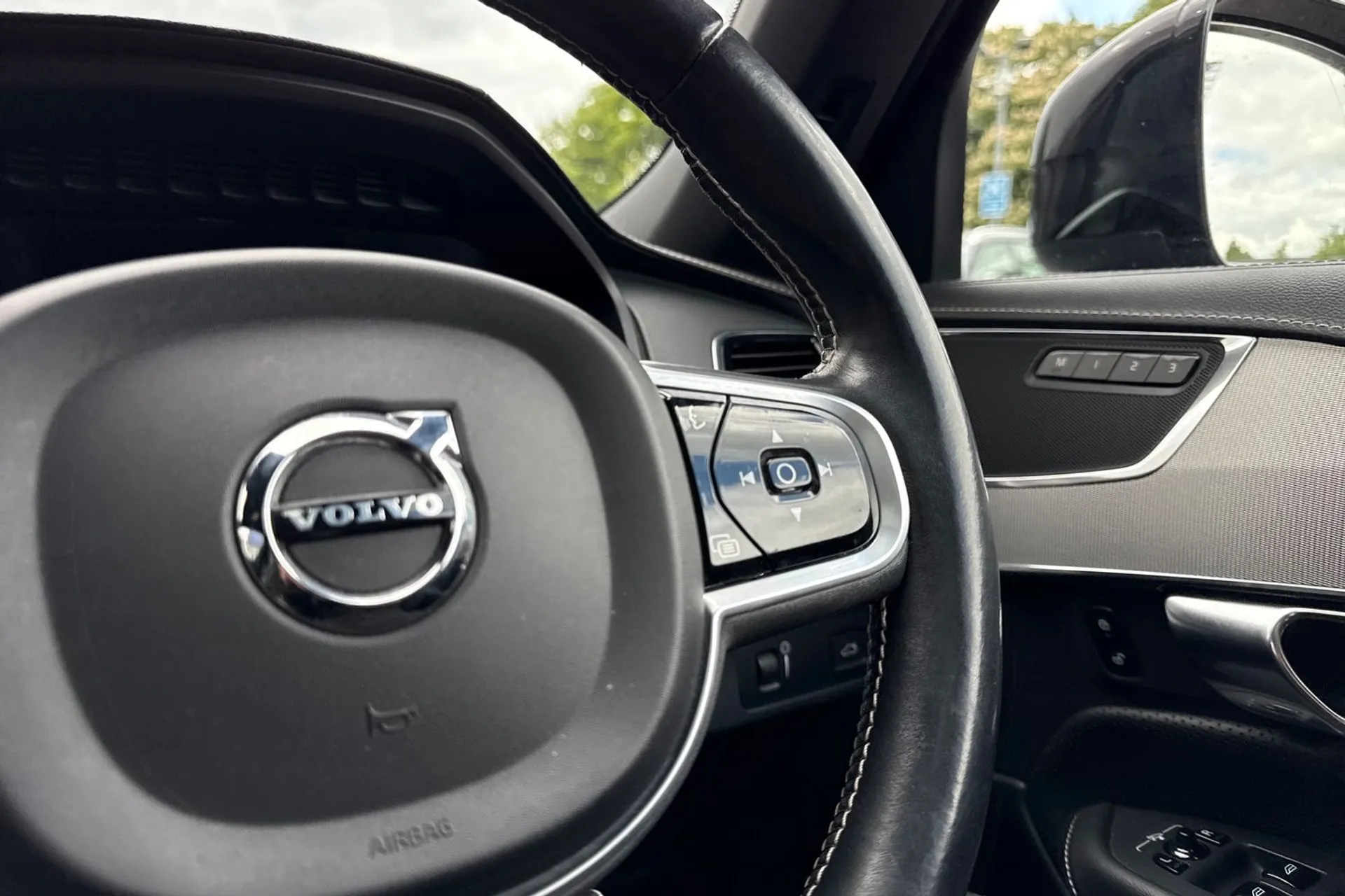 Volvo XC90 thumbnail image number 39