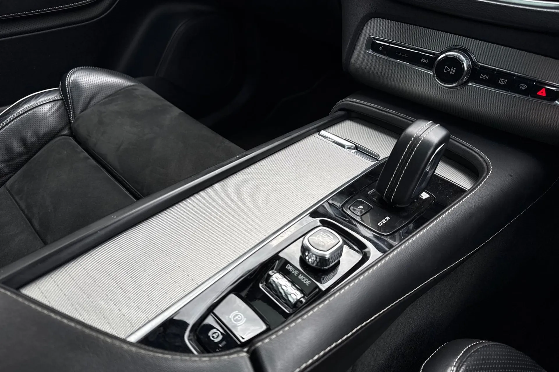 Volvo XC90 thumbnail image number 44