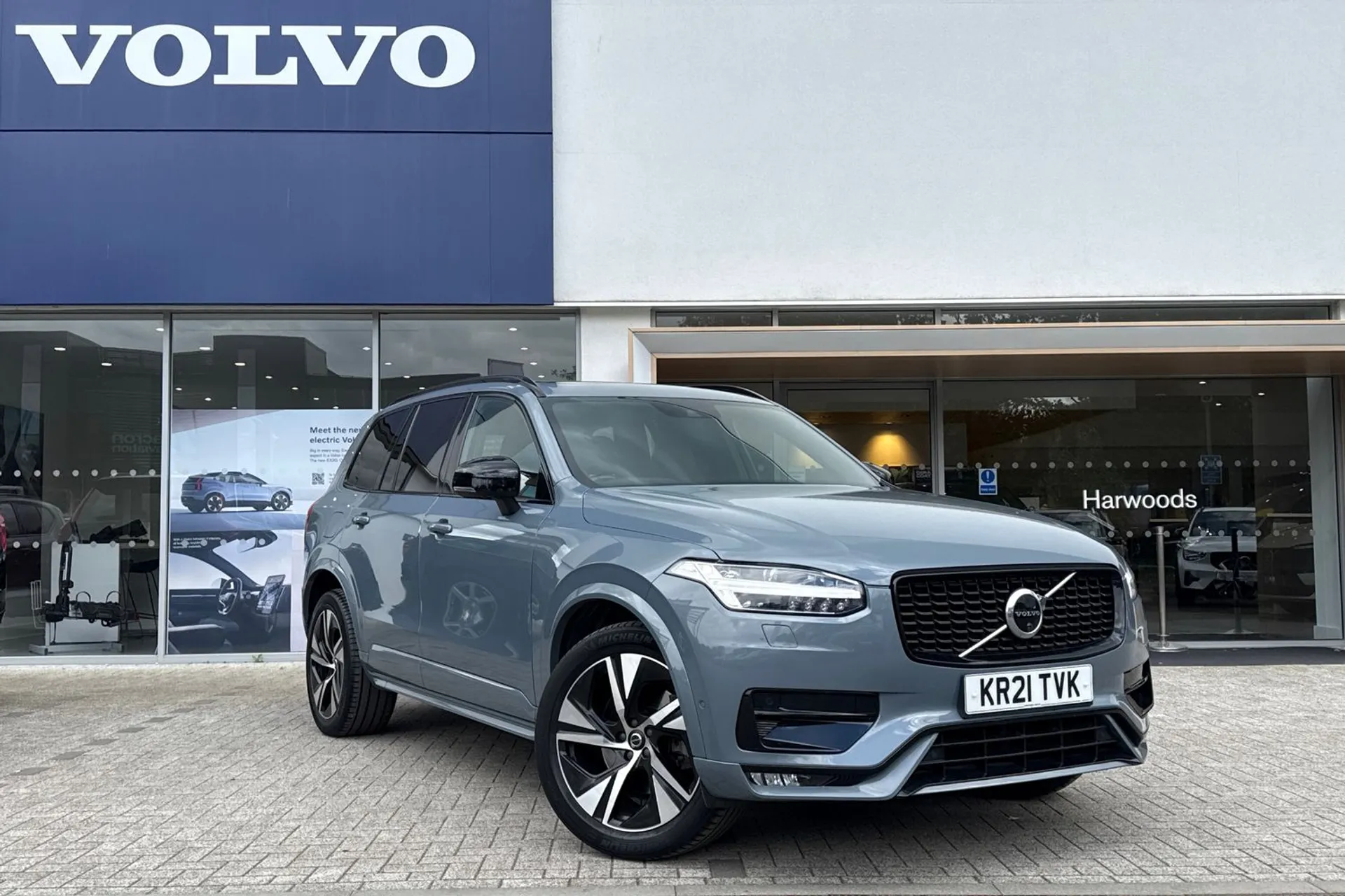 Volvo XC90 focused image