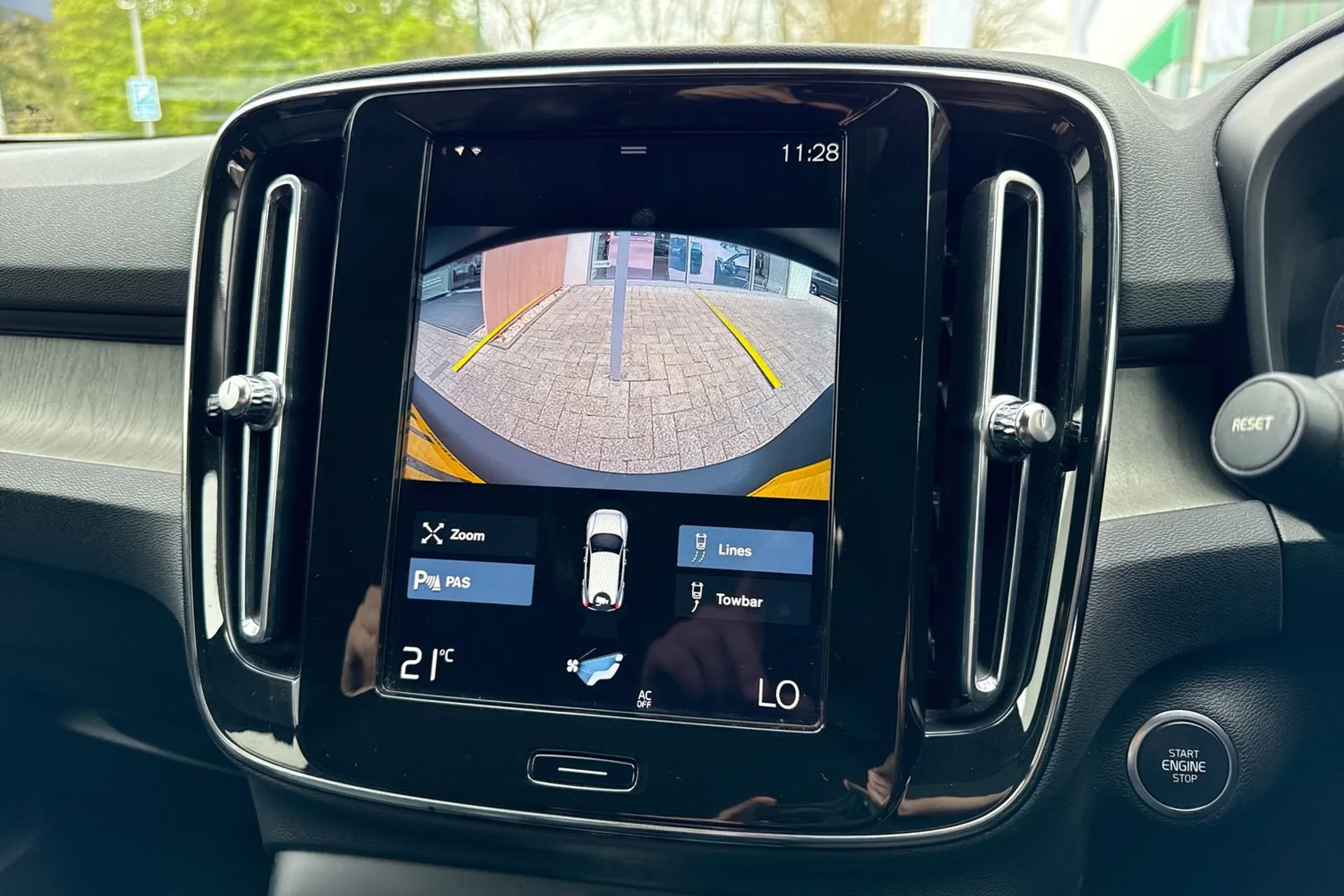 Volvo XC40 thumbnail image number 4