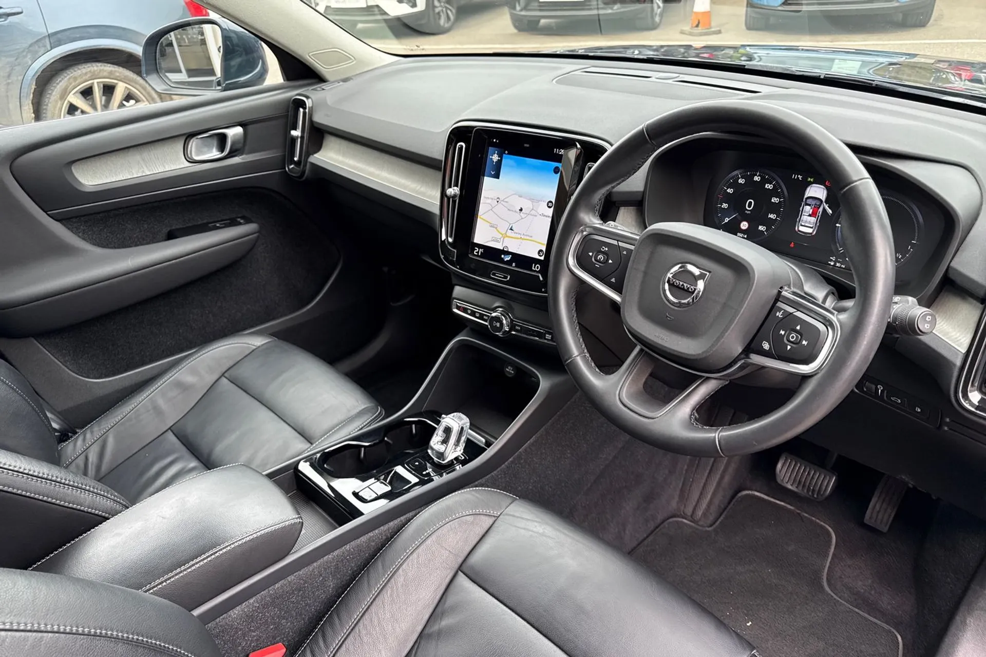 Volvo XC40 thumbnail image number 6