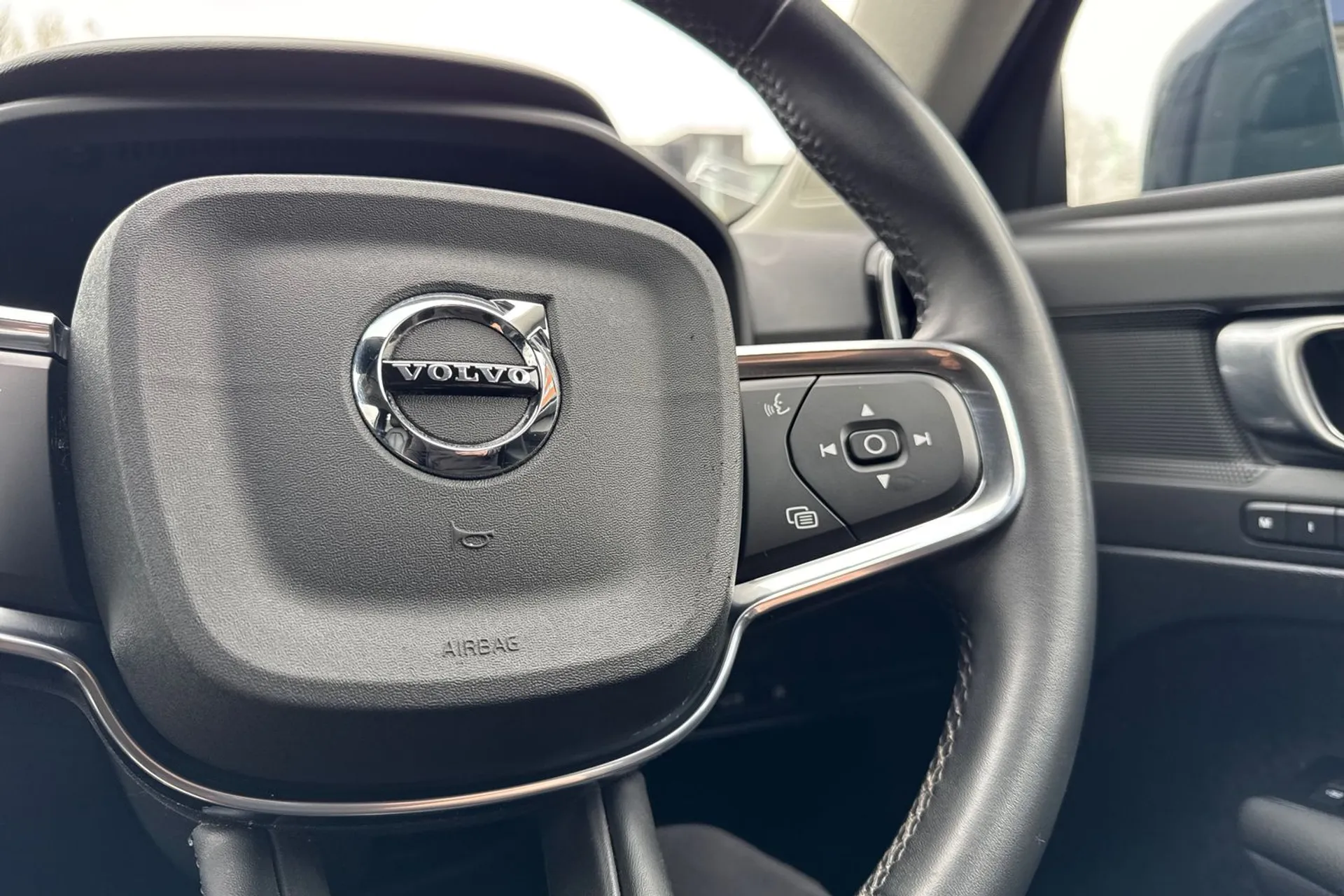 Volvo XC40 thumbnail image number 36