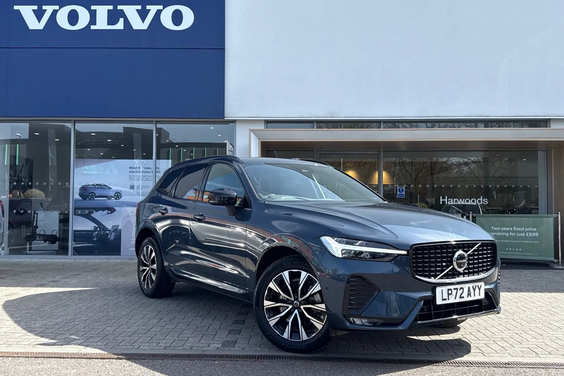 Volvo XC60 focused image