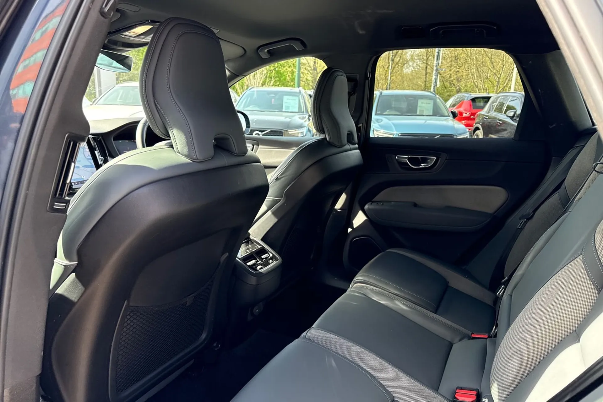 Volvo XC60 thumbnail image number 30