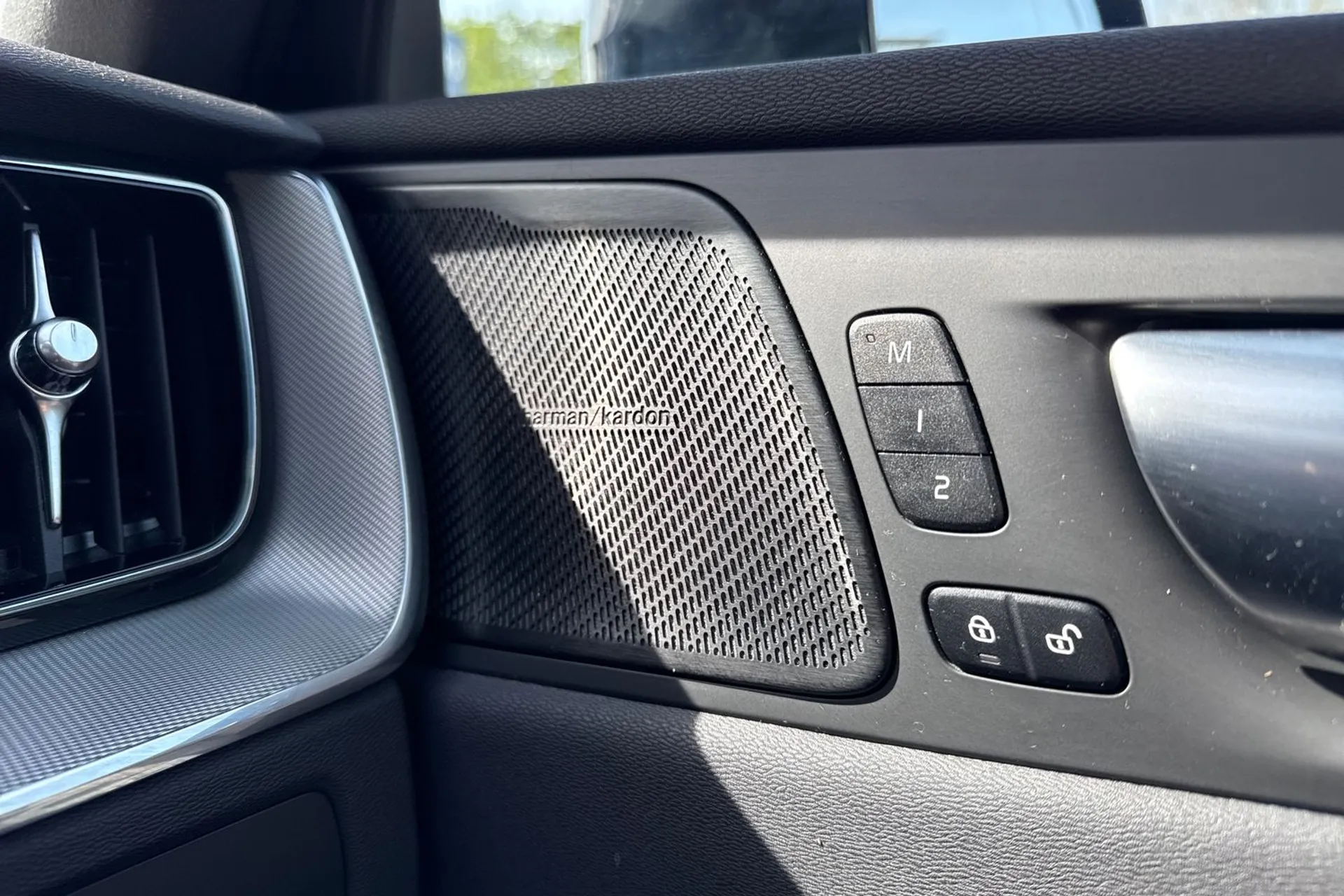 Volvo XC60 thumbnail image number 39