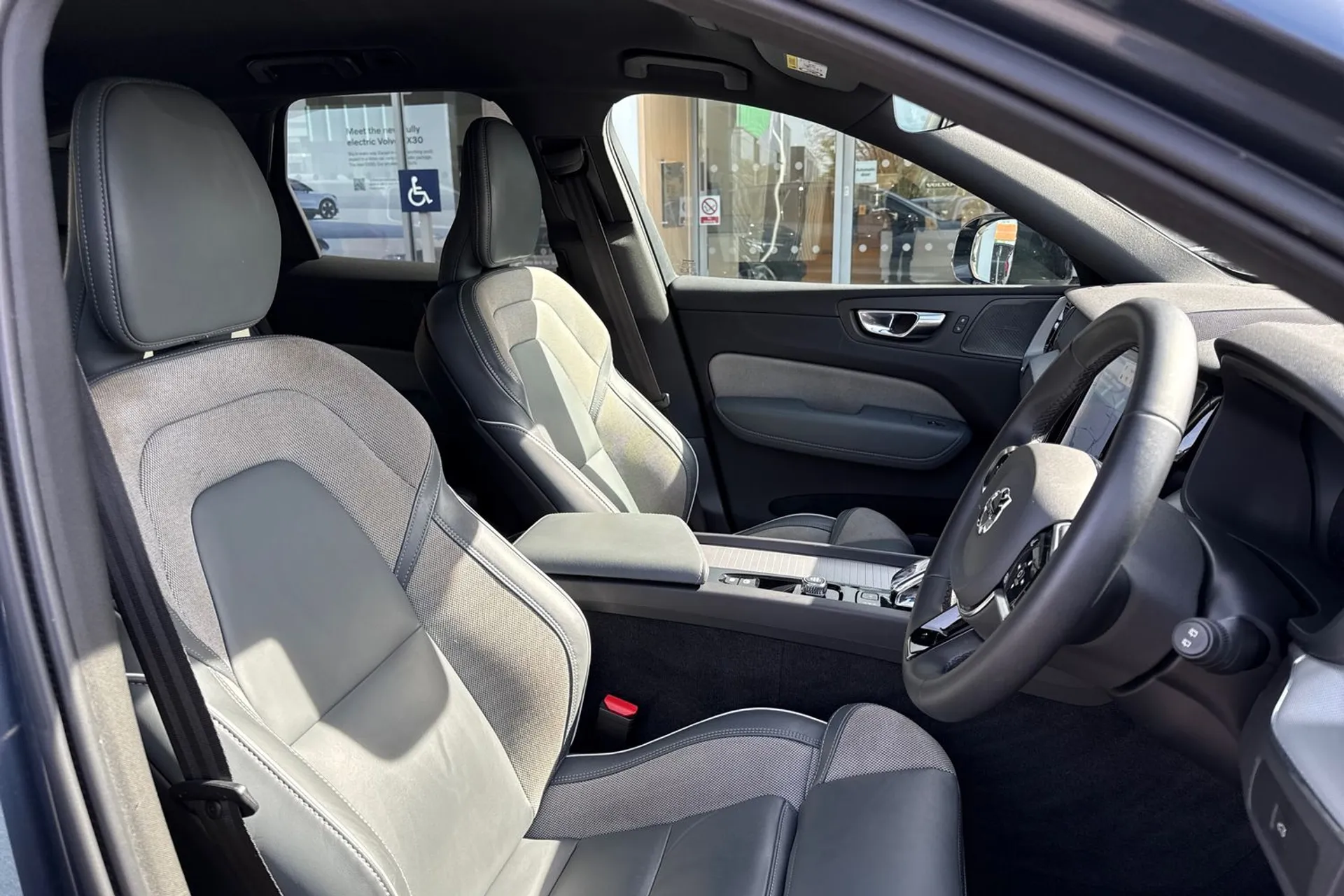 Volvo XC60 thumbnail image number 25