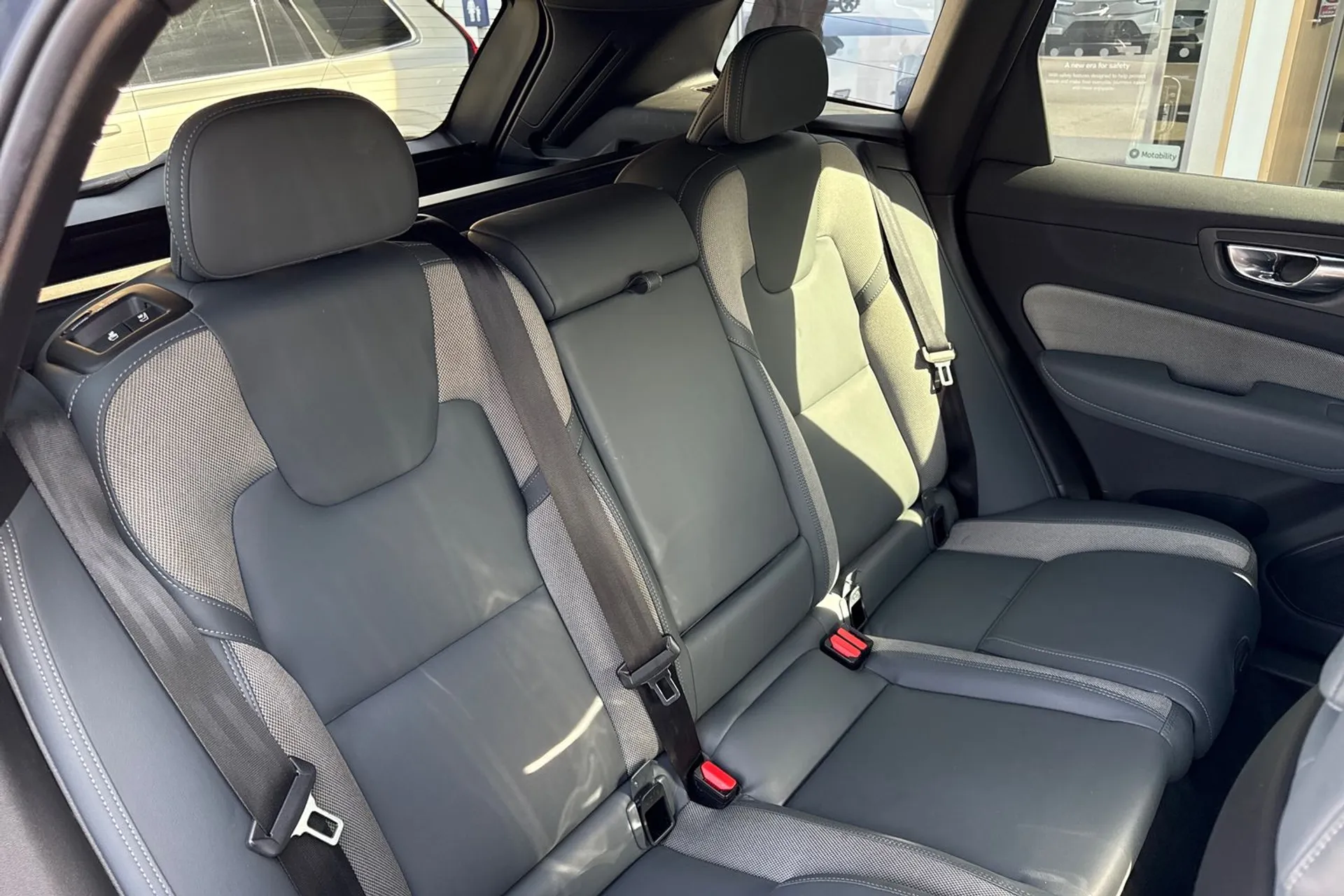 Volvo XC60 thumbnail image number 24