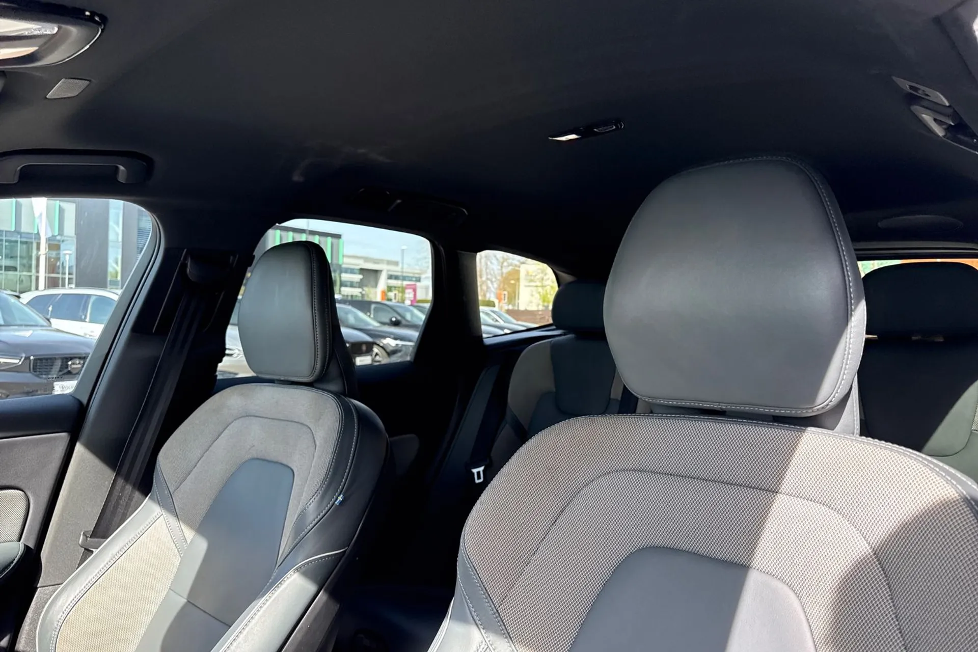 Volvo XC60 thumbnail image number 28