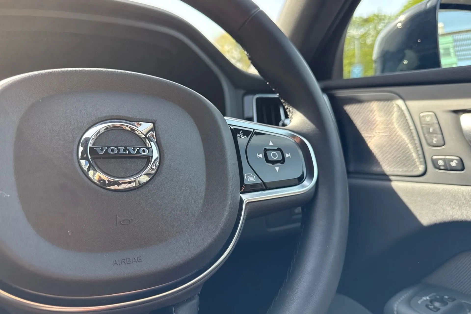 Volvo XC60 thumbnail image number 36