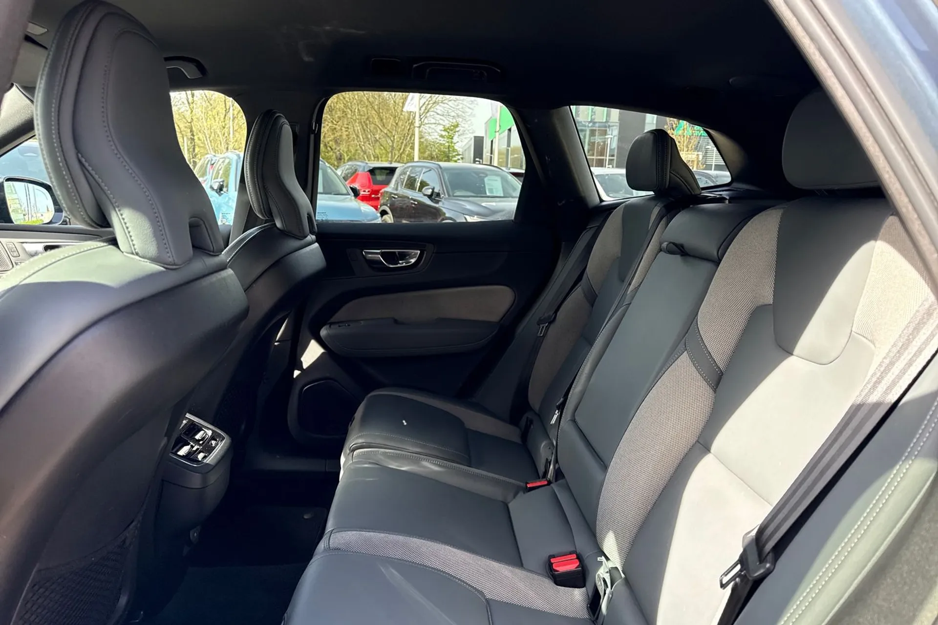 Volvo XC60 thumbnail image number 29