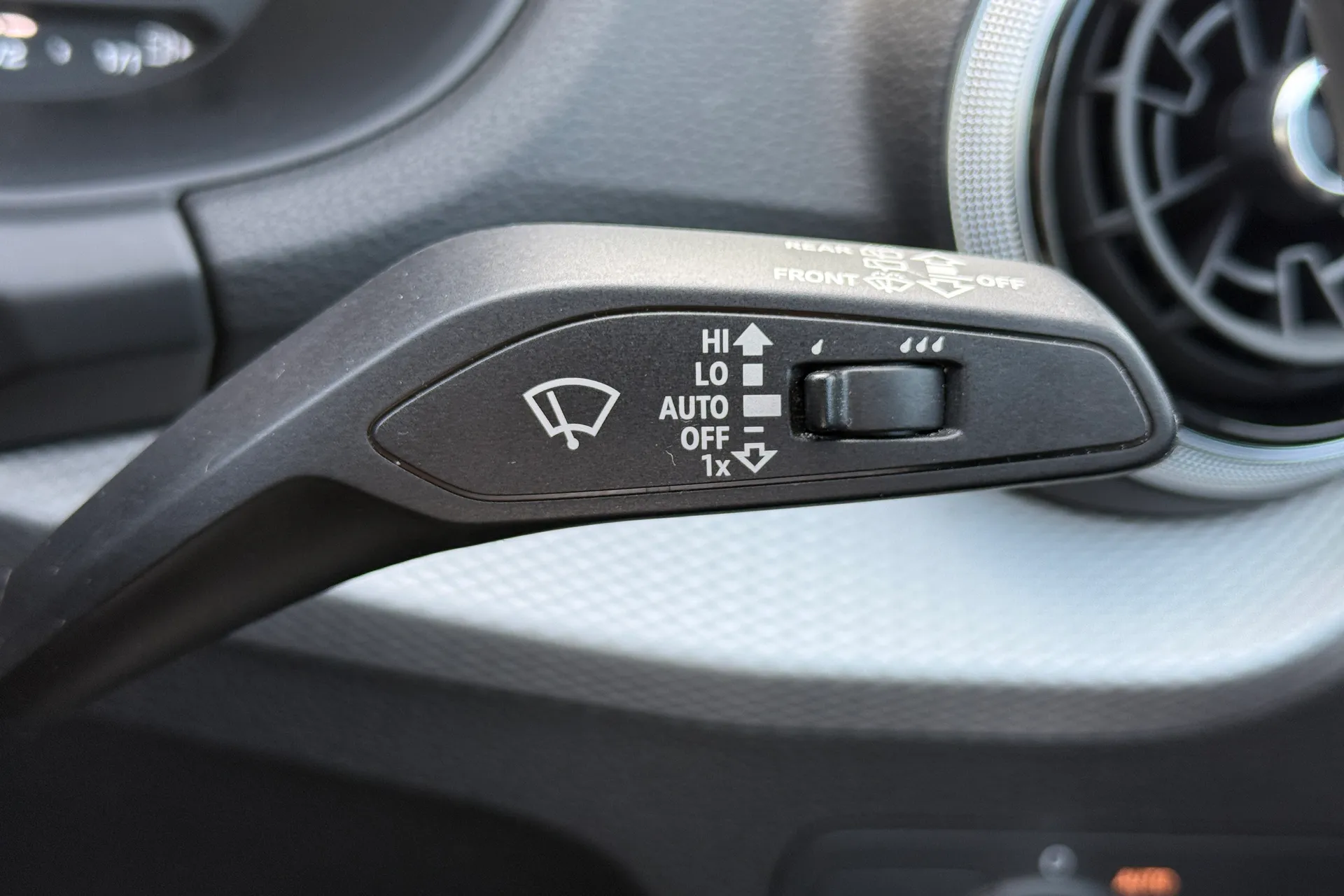 Audi Q2 thumbnail image number 13
