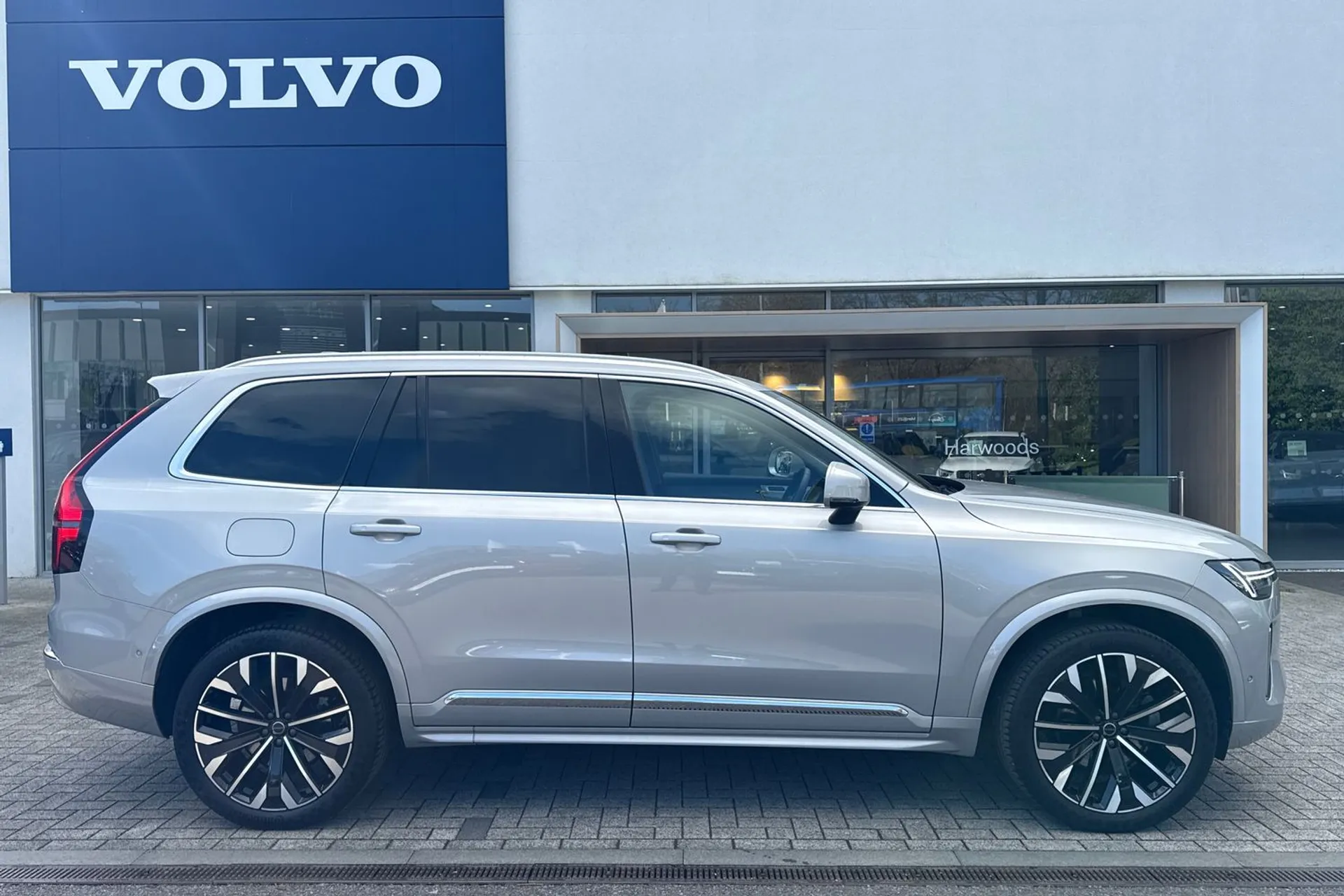 Volvo XC90 thumbnail image number 2