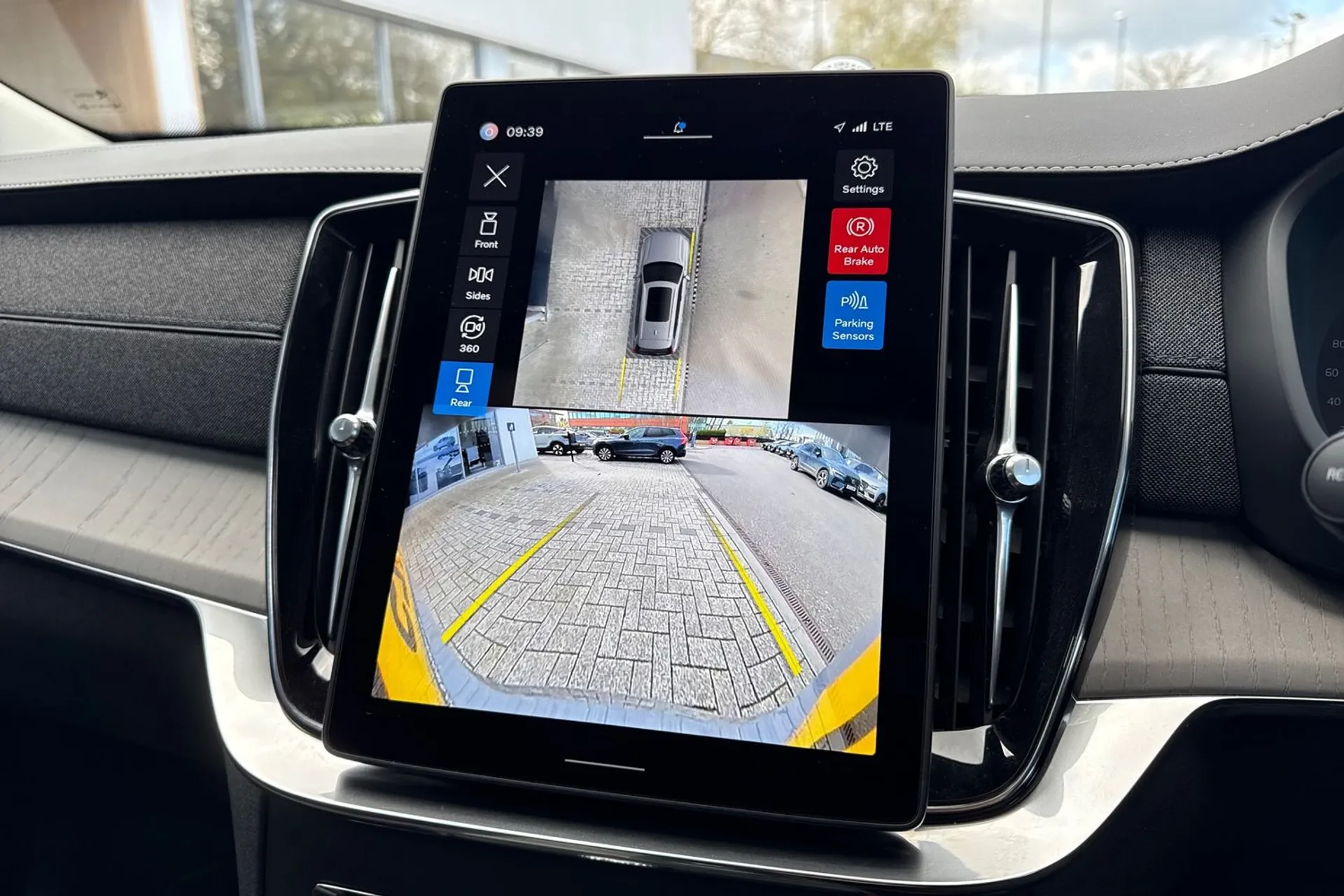 Volvo XC90 thumbnail image number 4