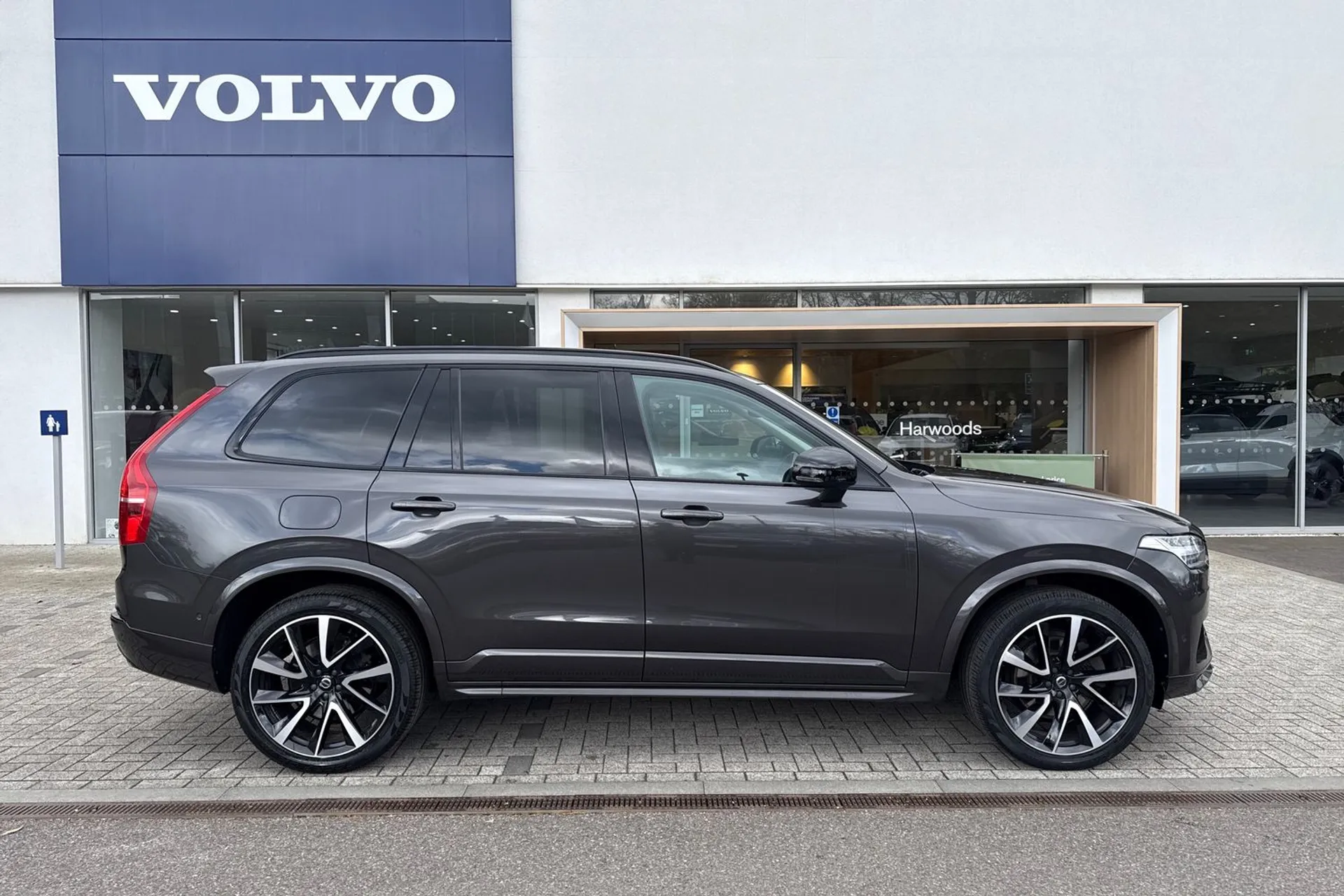 Volvo XC90 thumbnail image number 2