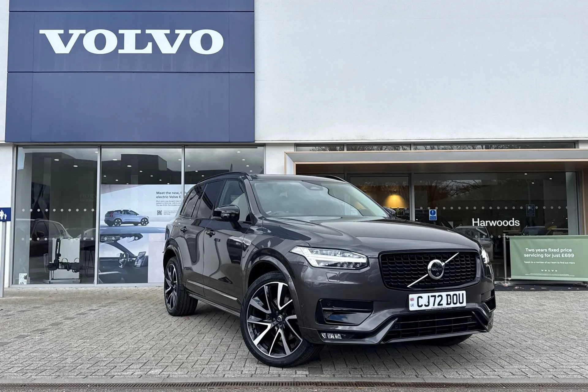 Volvo XC90 focused image